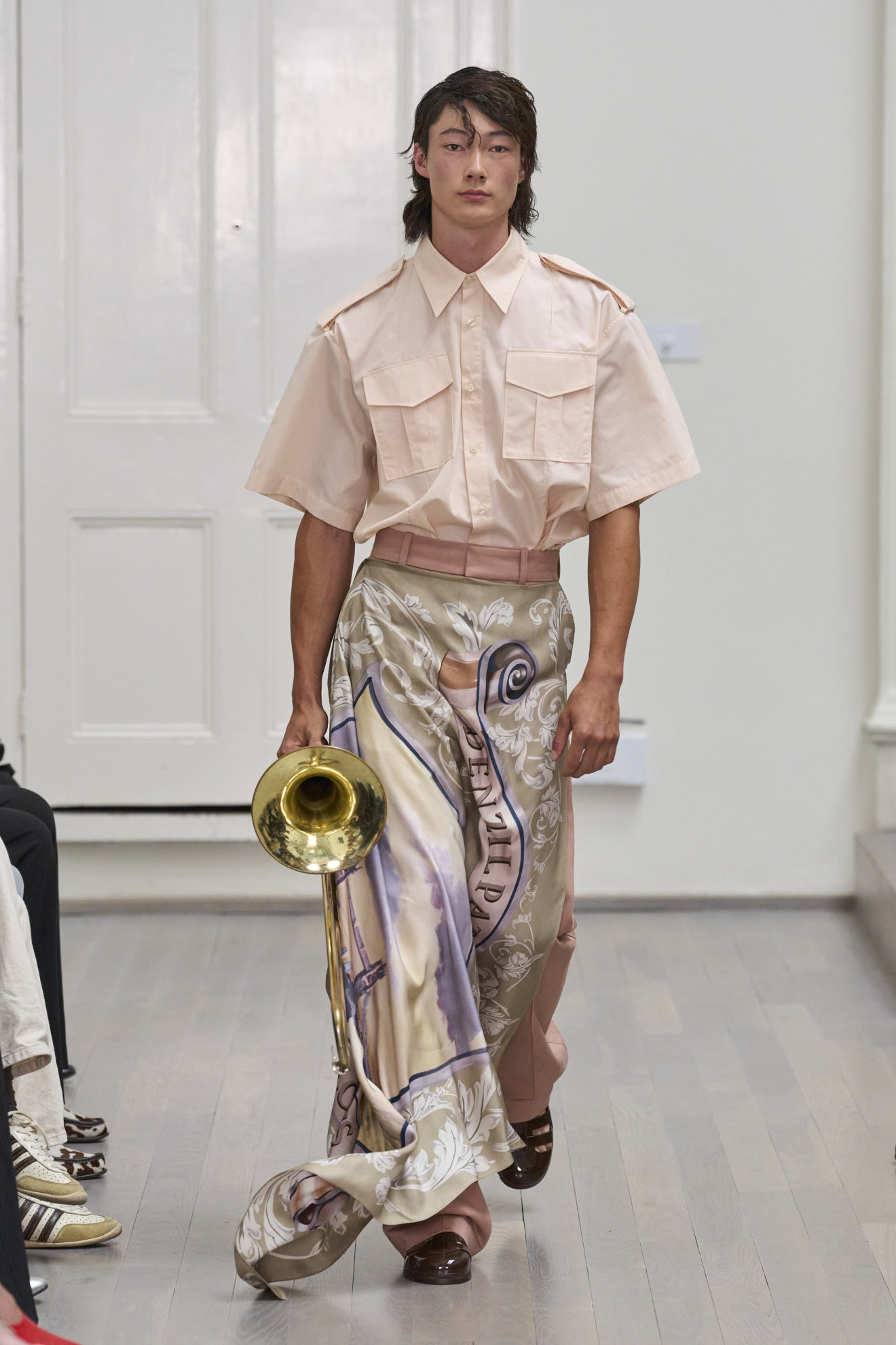 Look 16