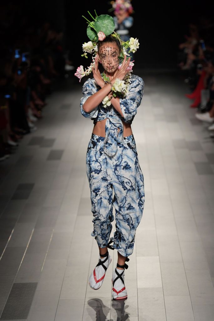 Look 18
