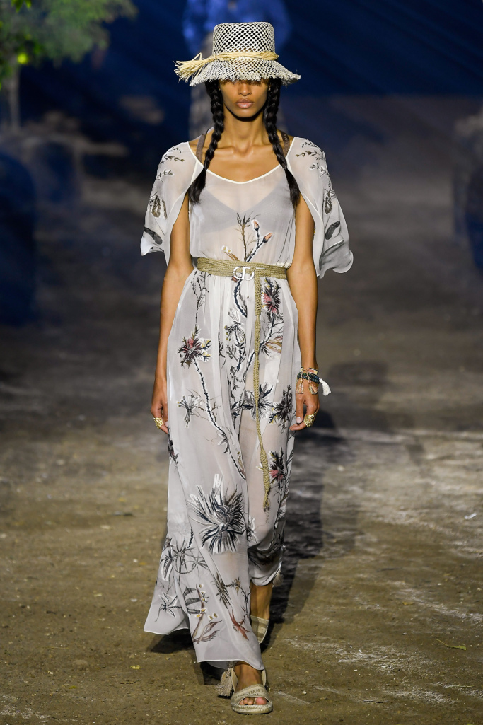 Look 16