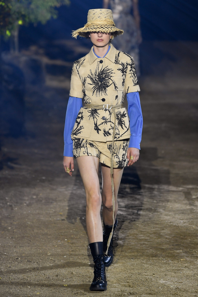Look 19