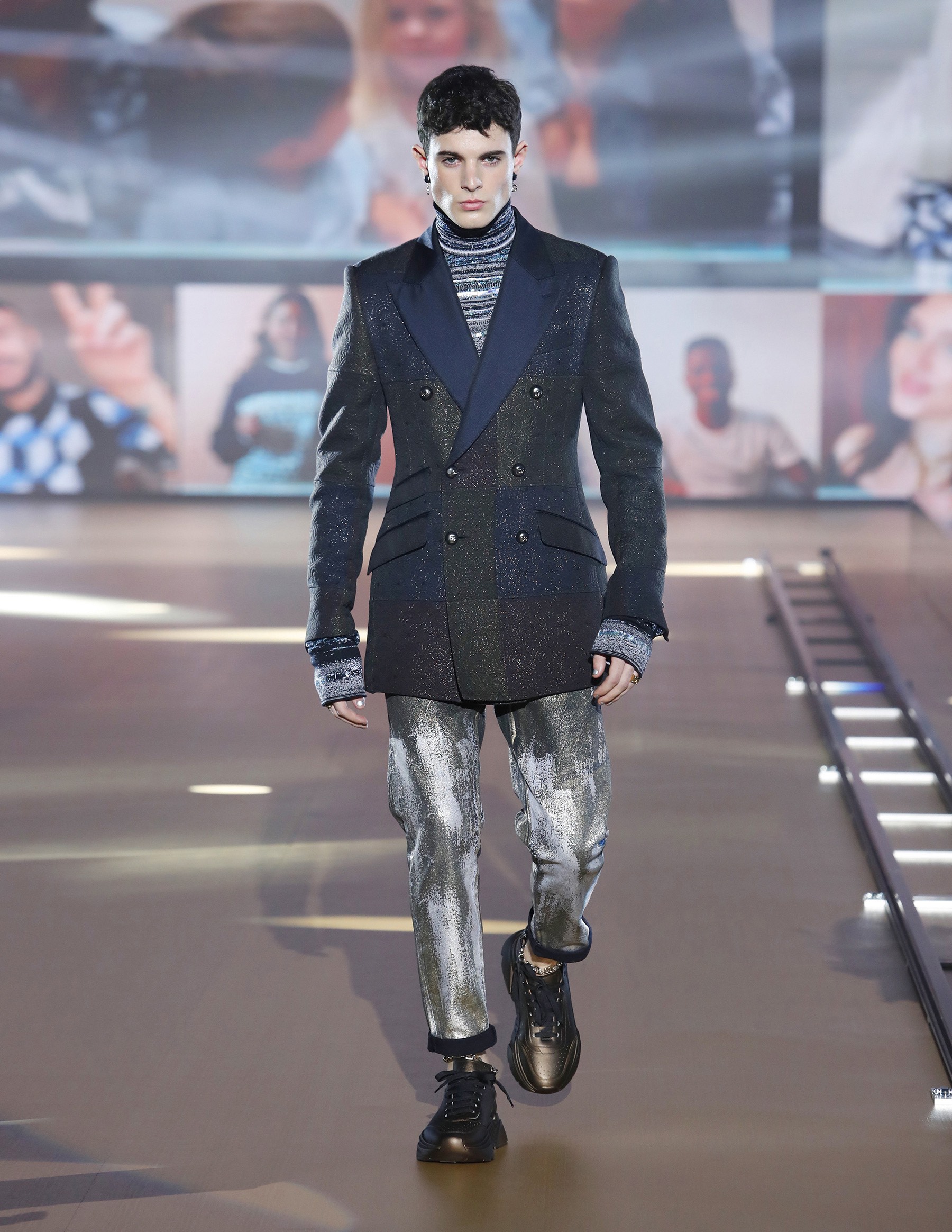 Look 15