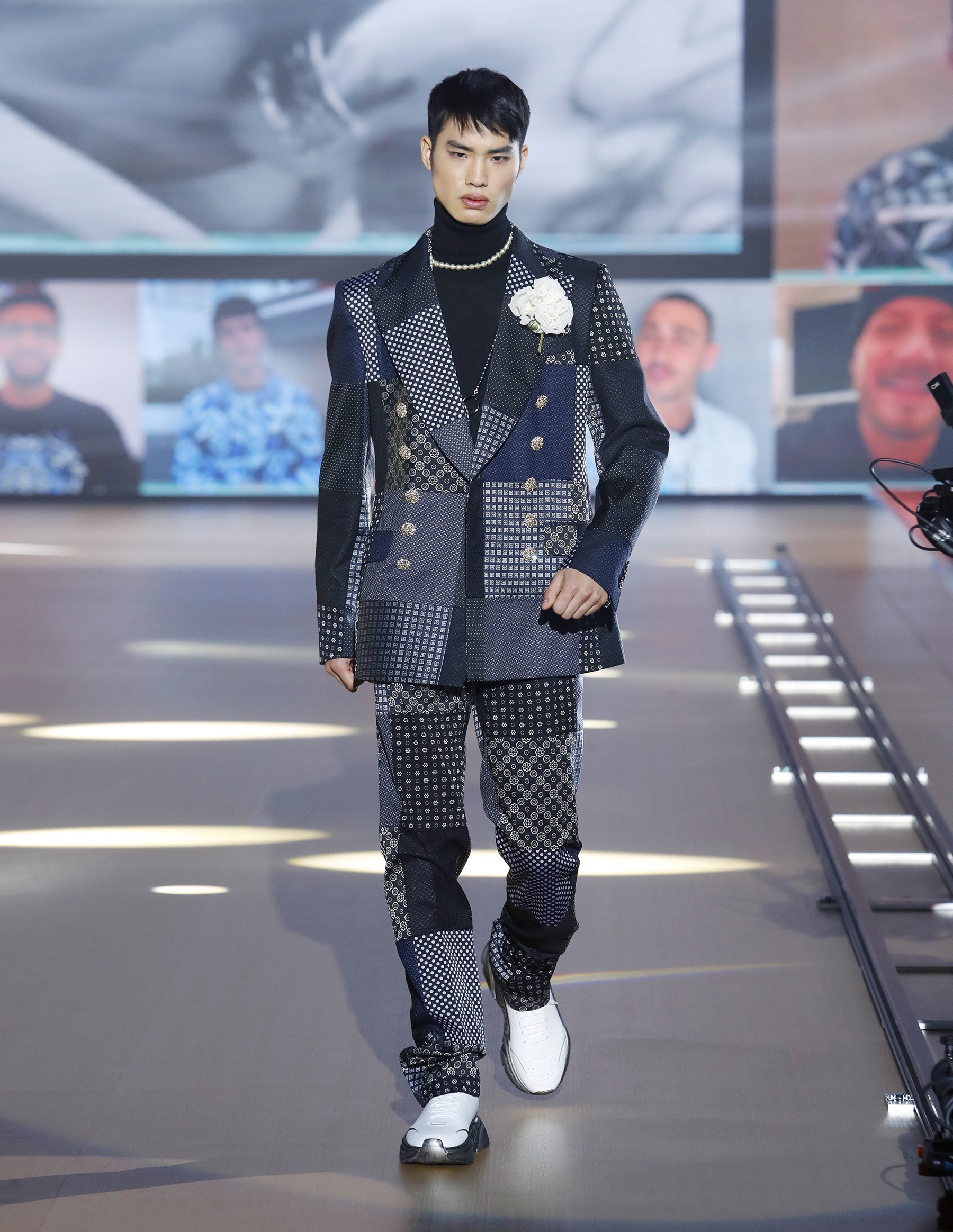 Look 19