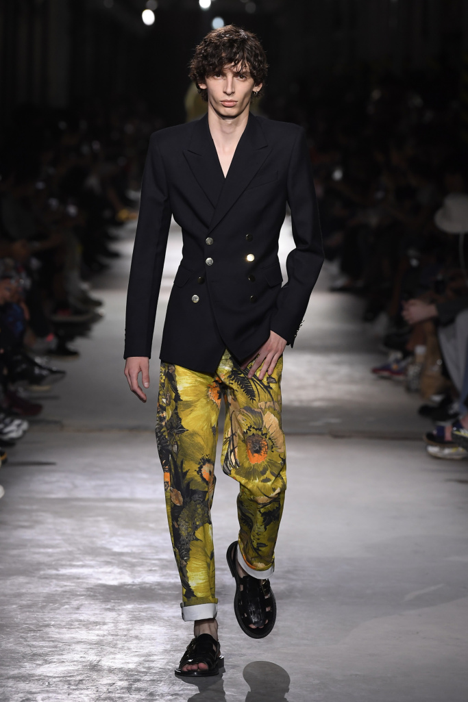 Look 16