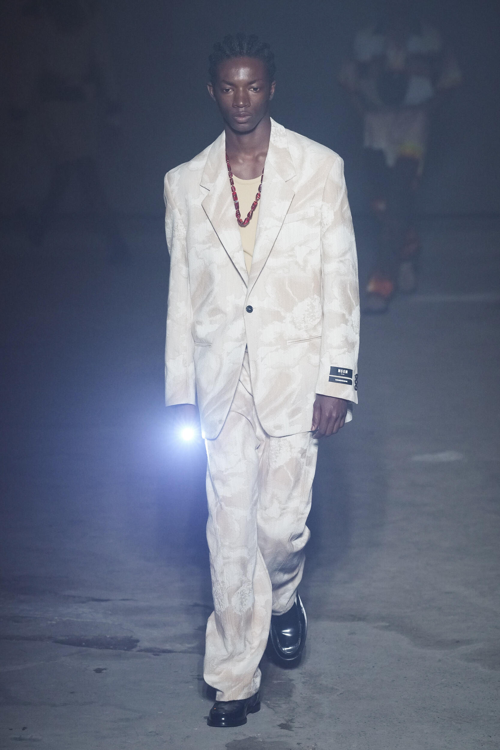 Look 10