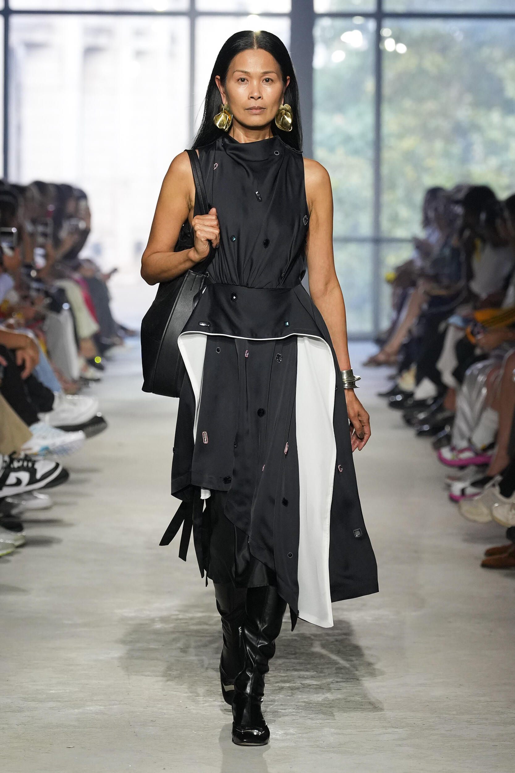 Look 10