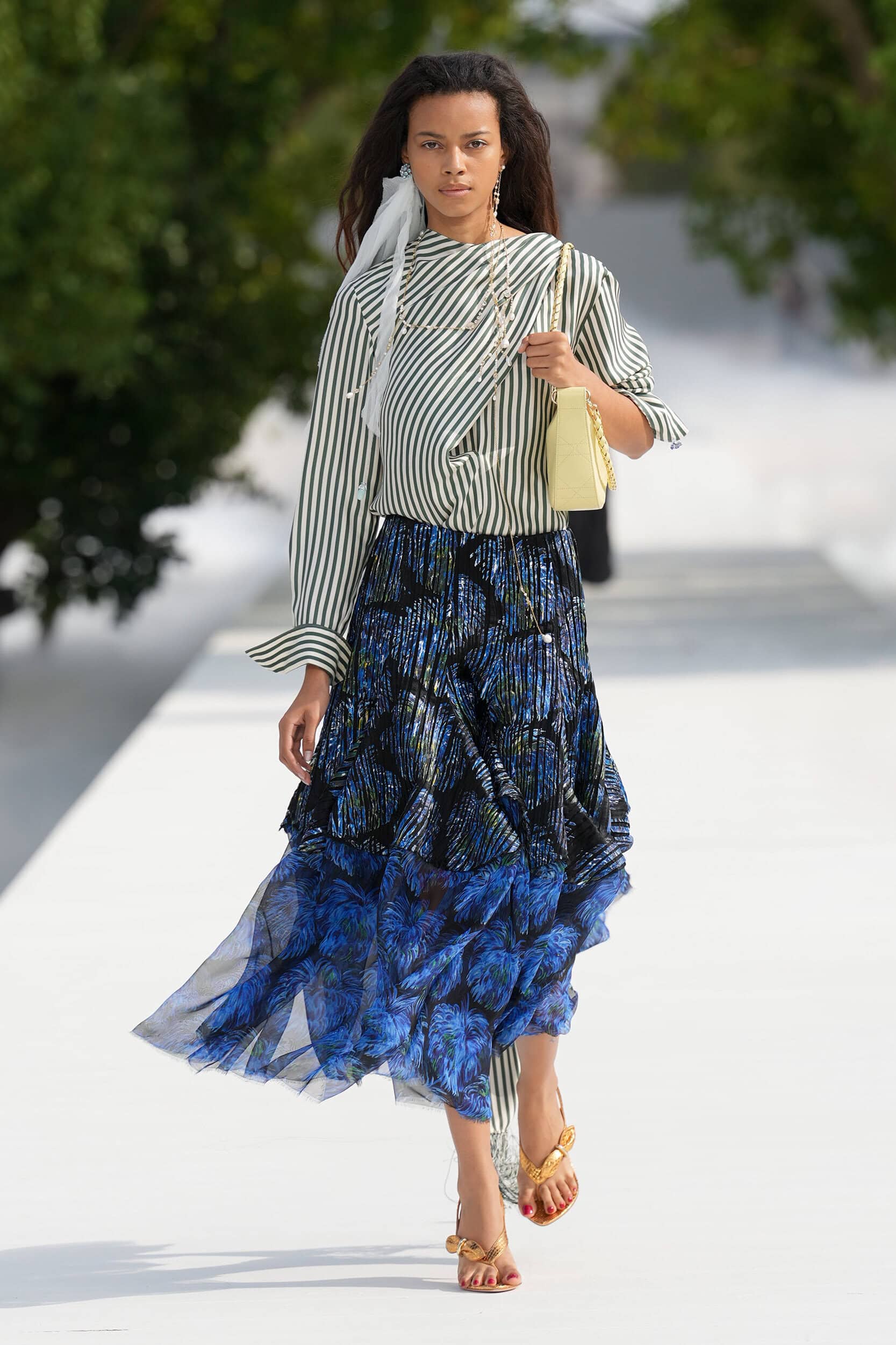 Look 10