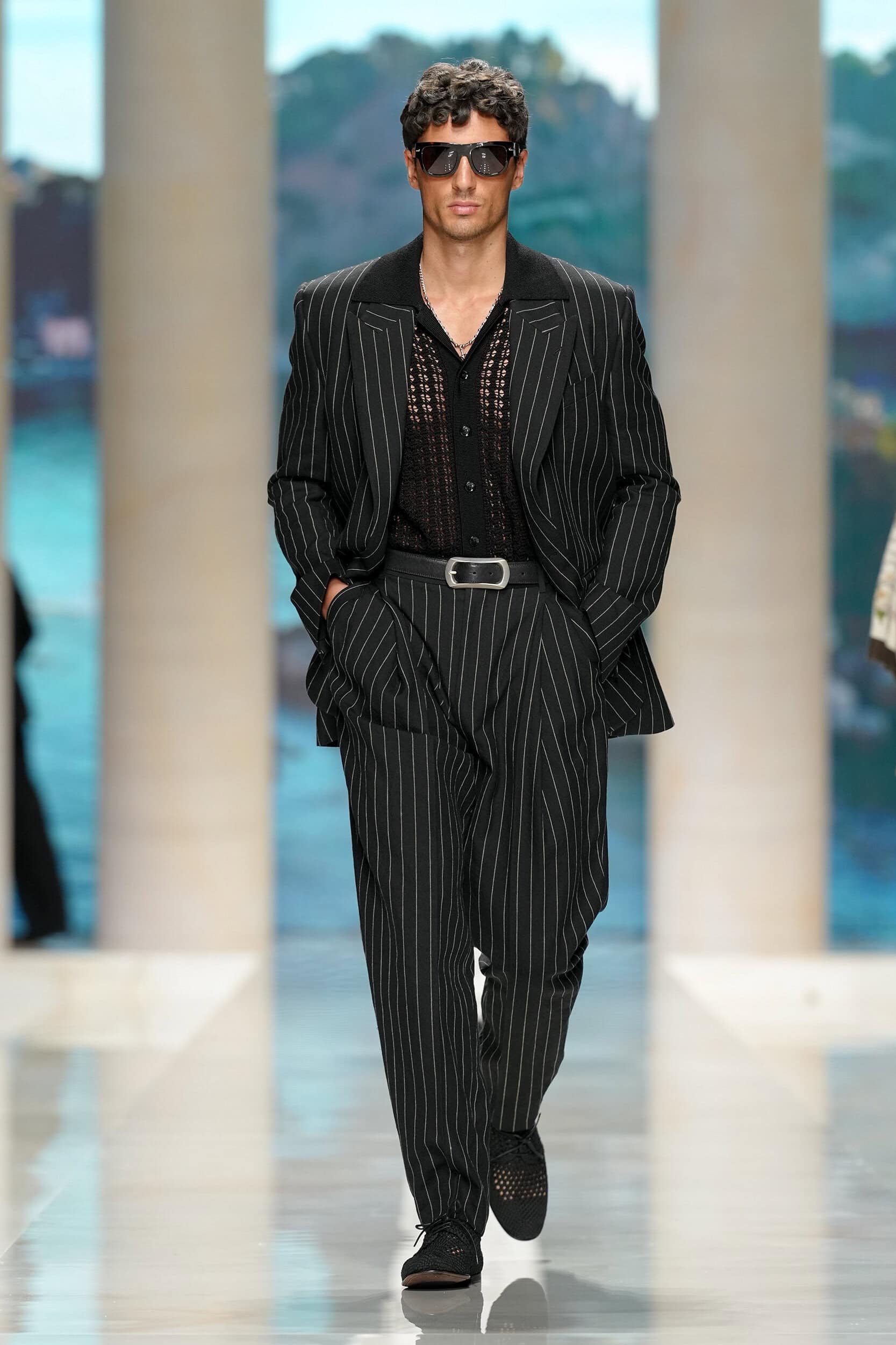 Look 16
