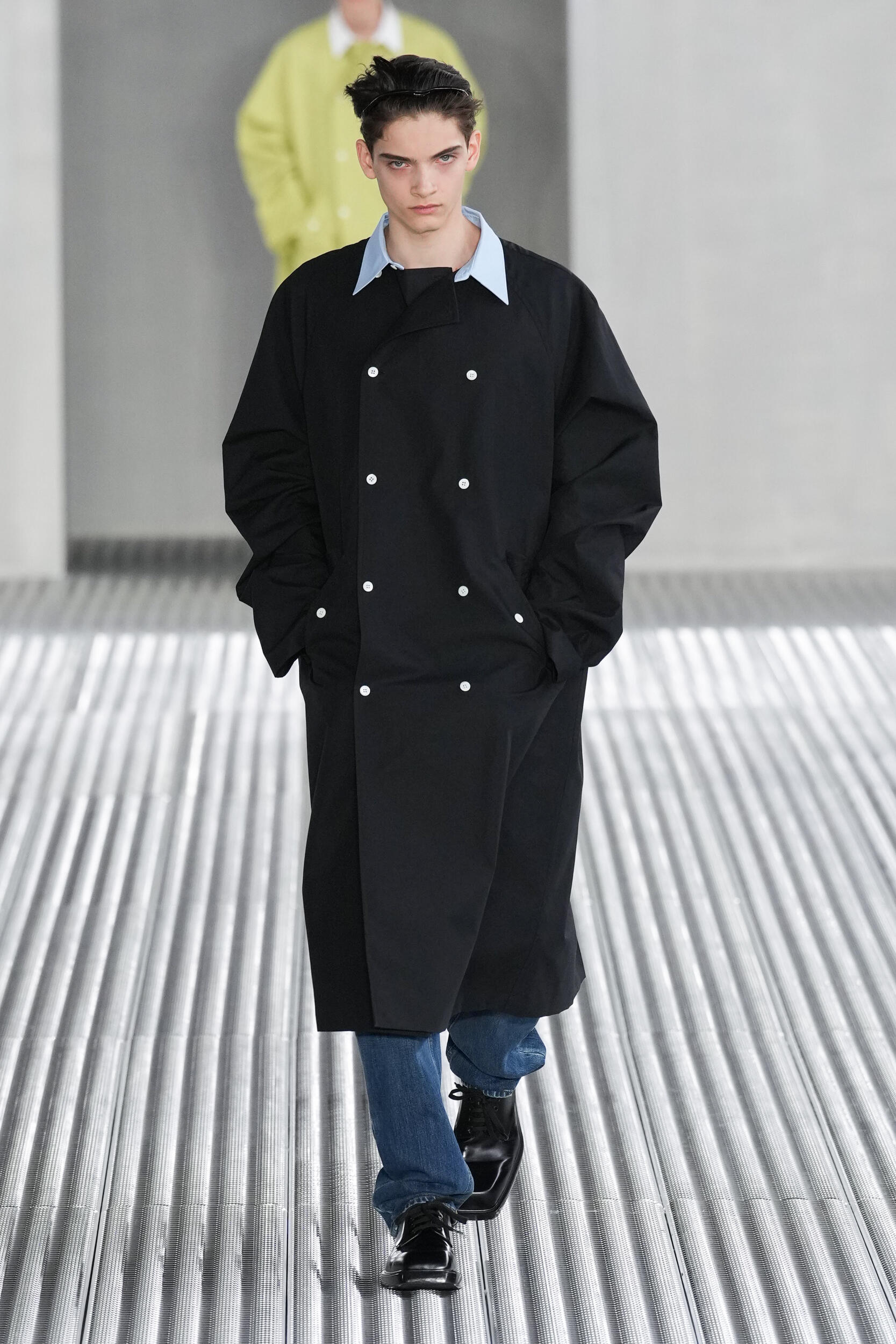 Look 16