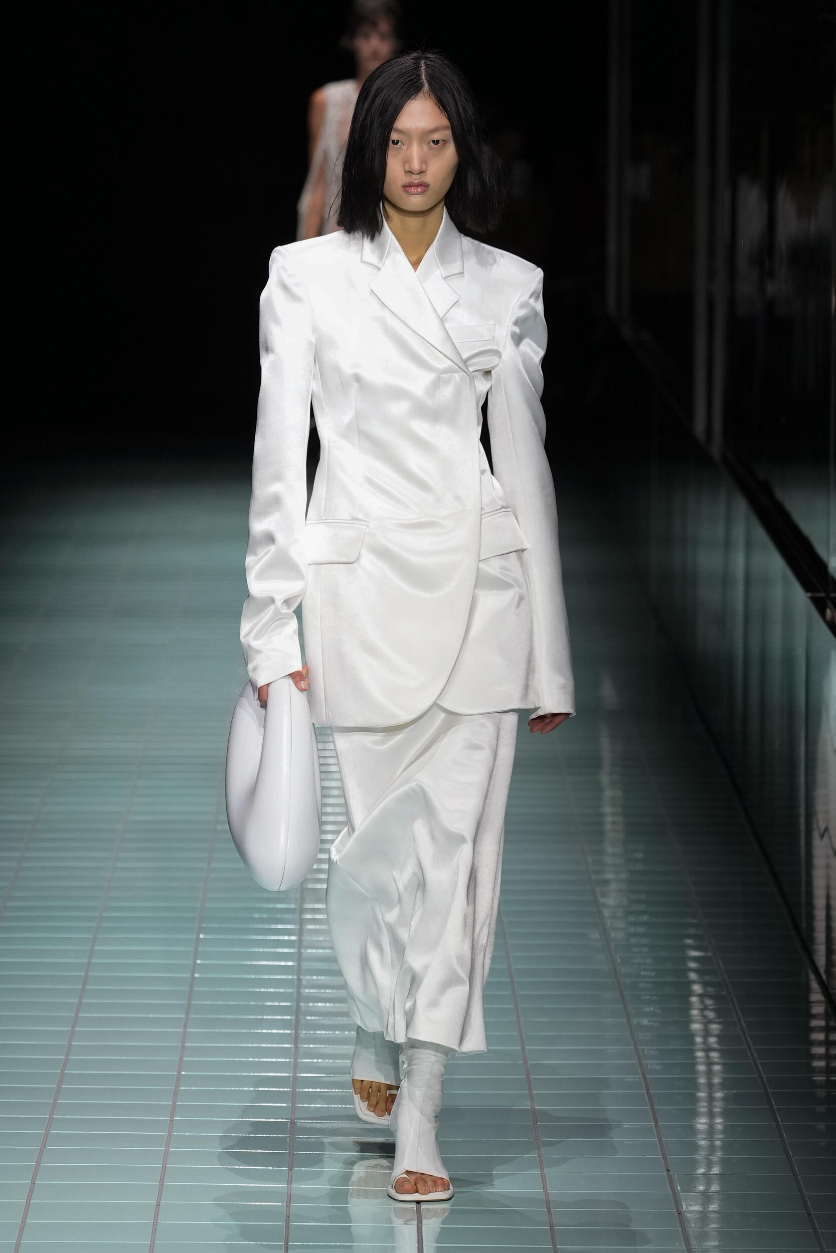 Look 16
