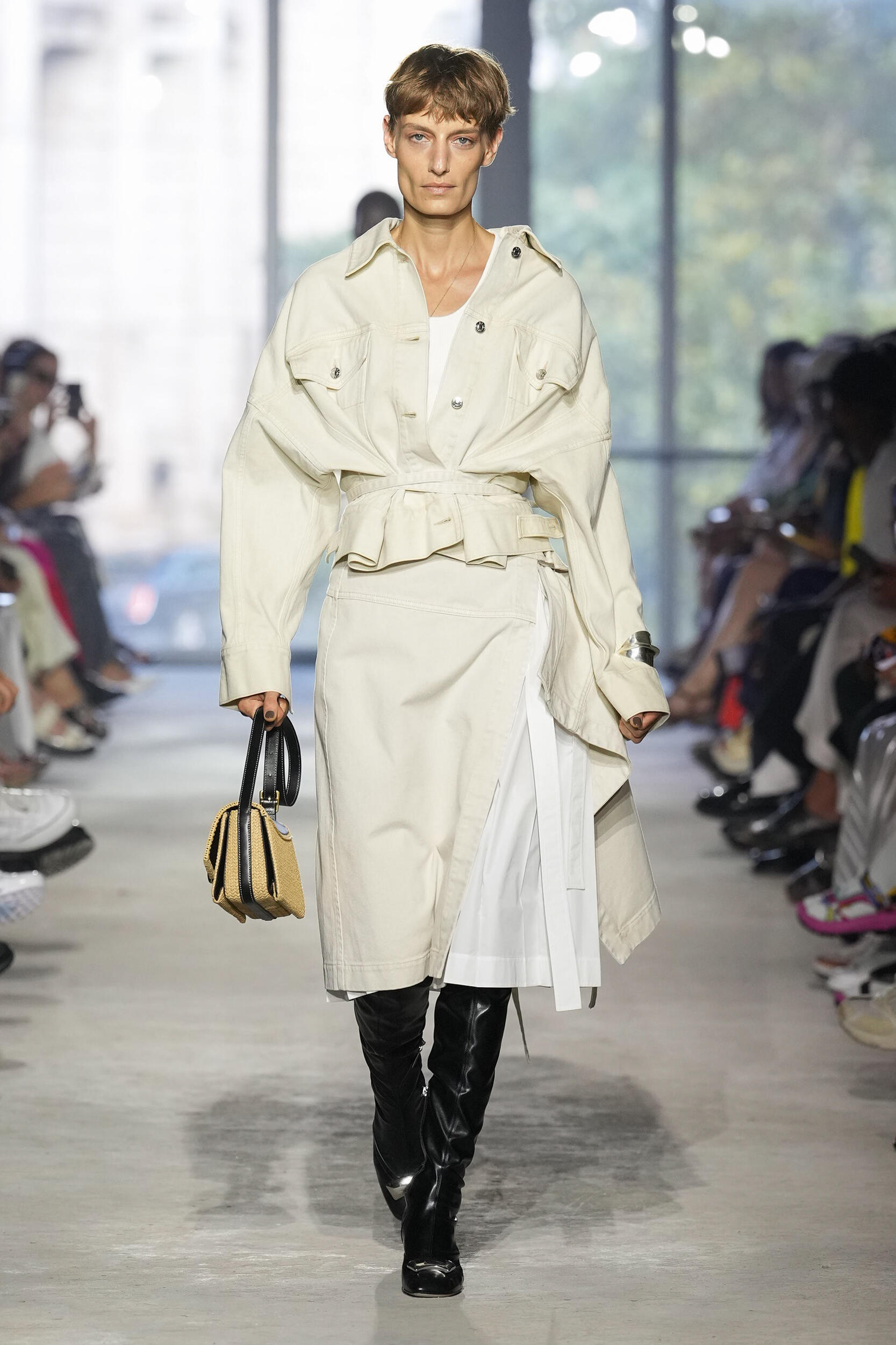 Look 16
