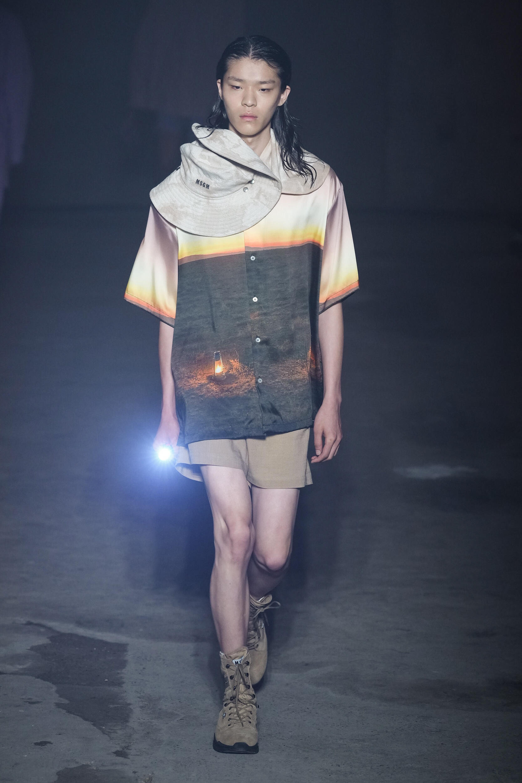 Look 18