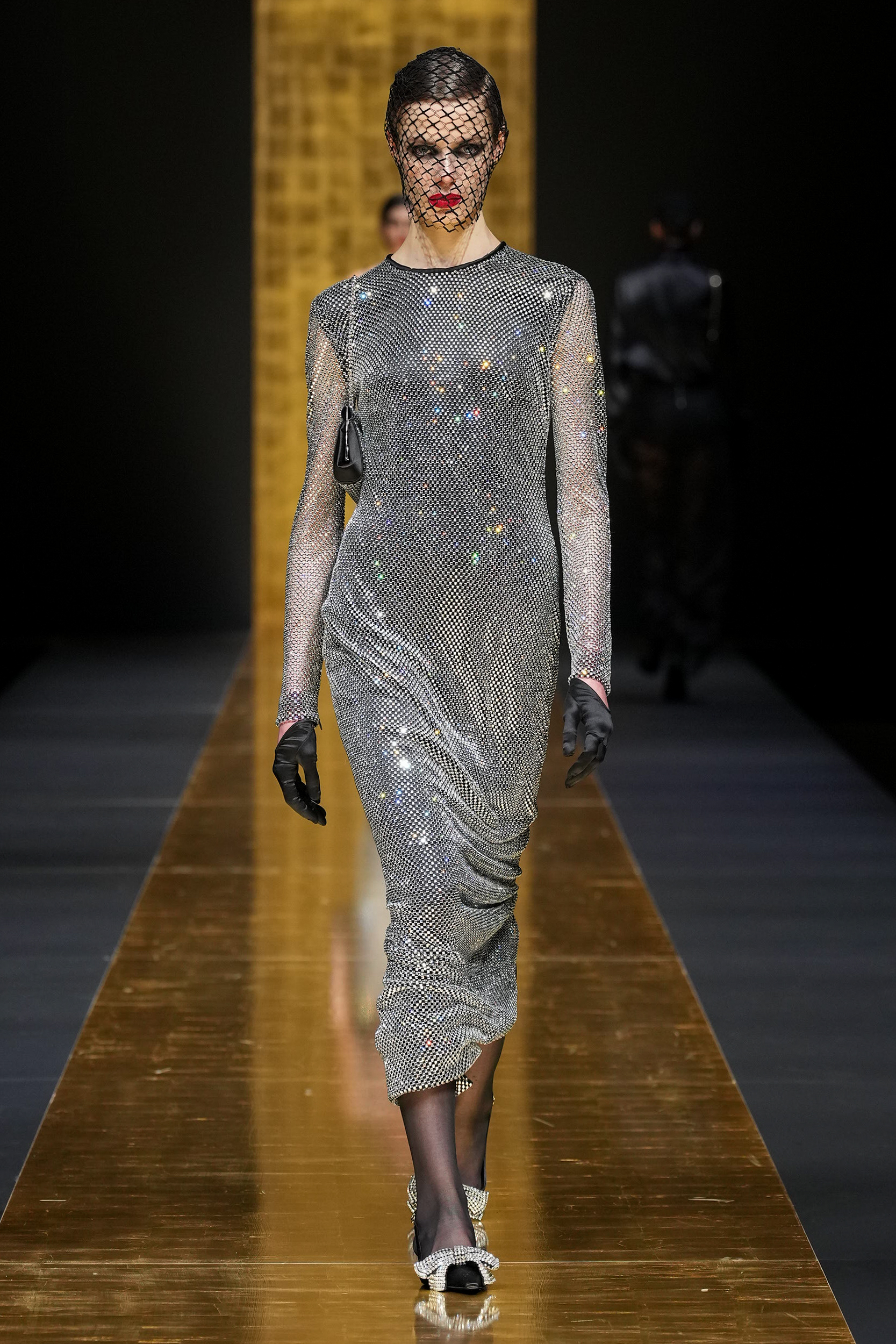 Look 16