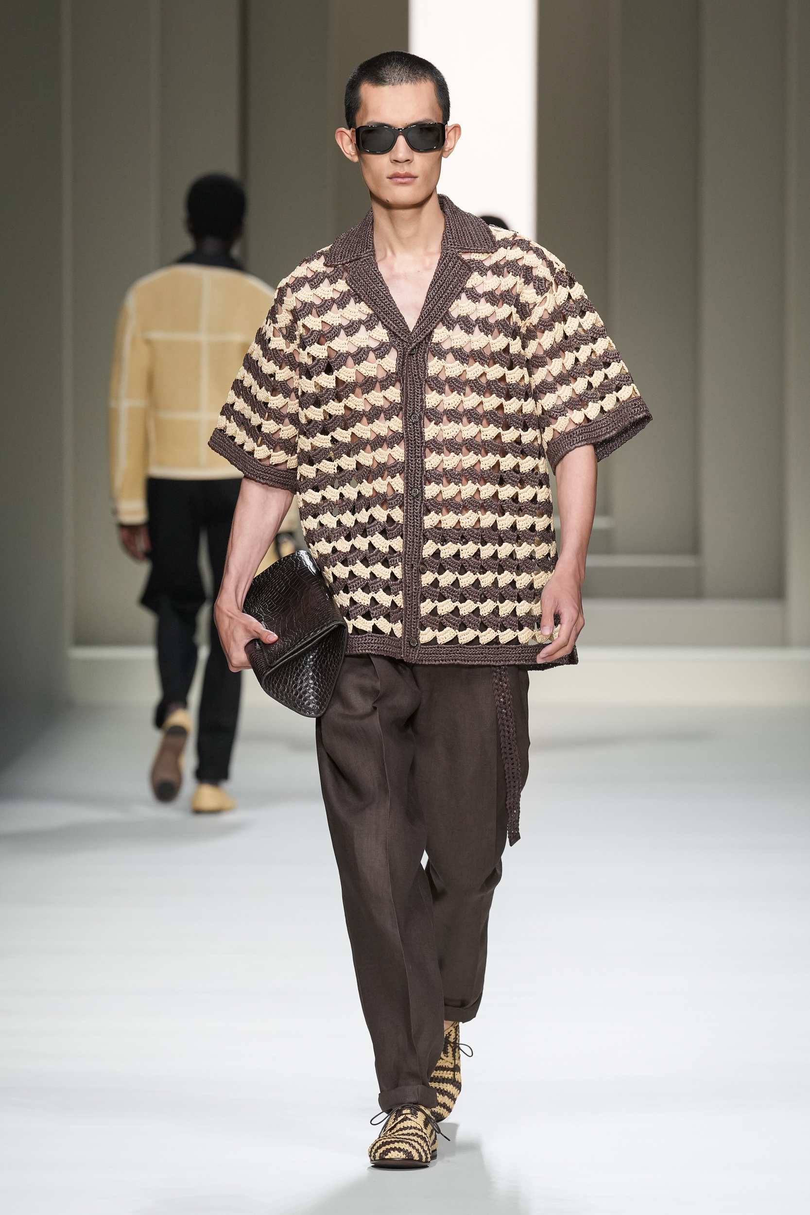 Look 16