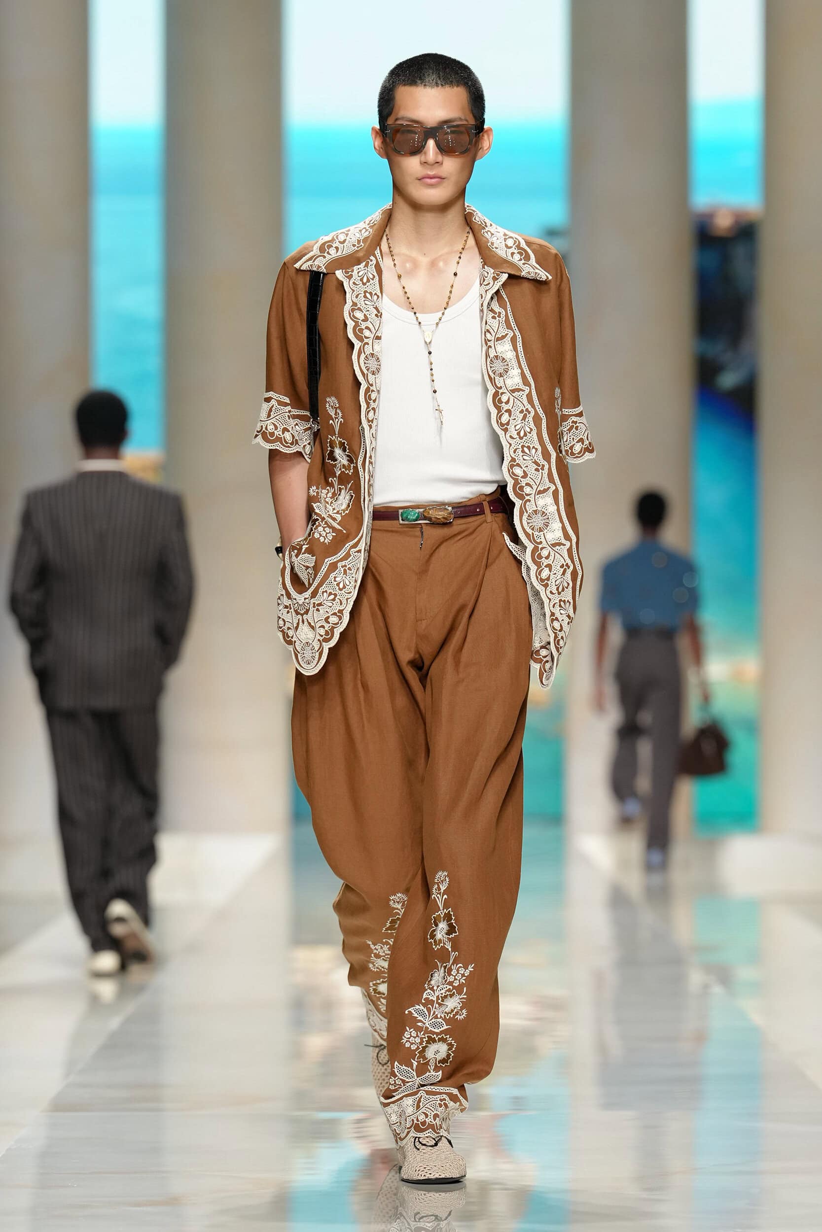 Look 25