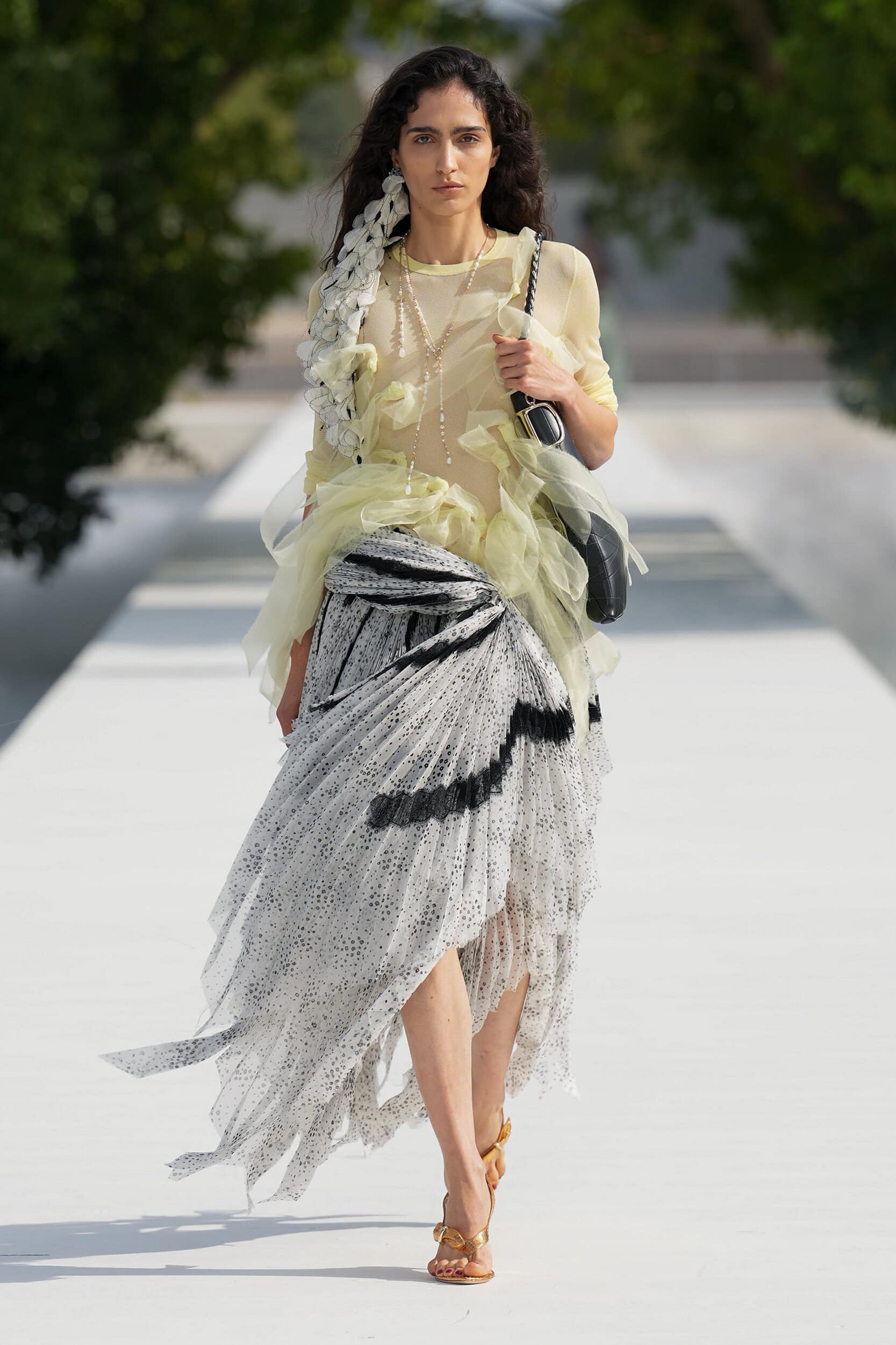 Look 15