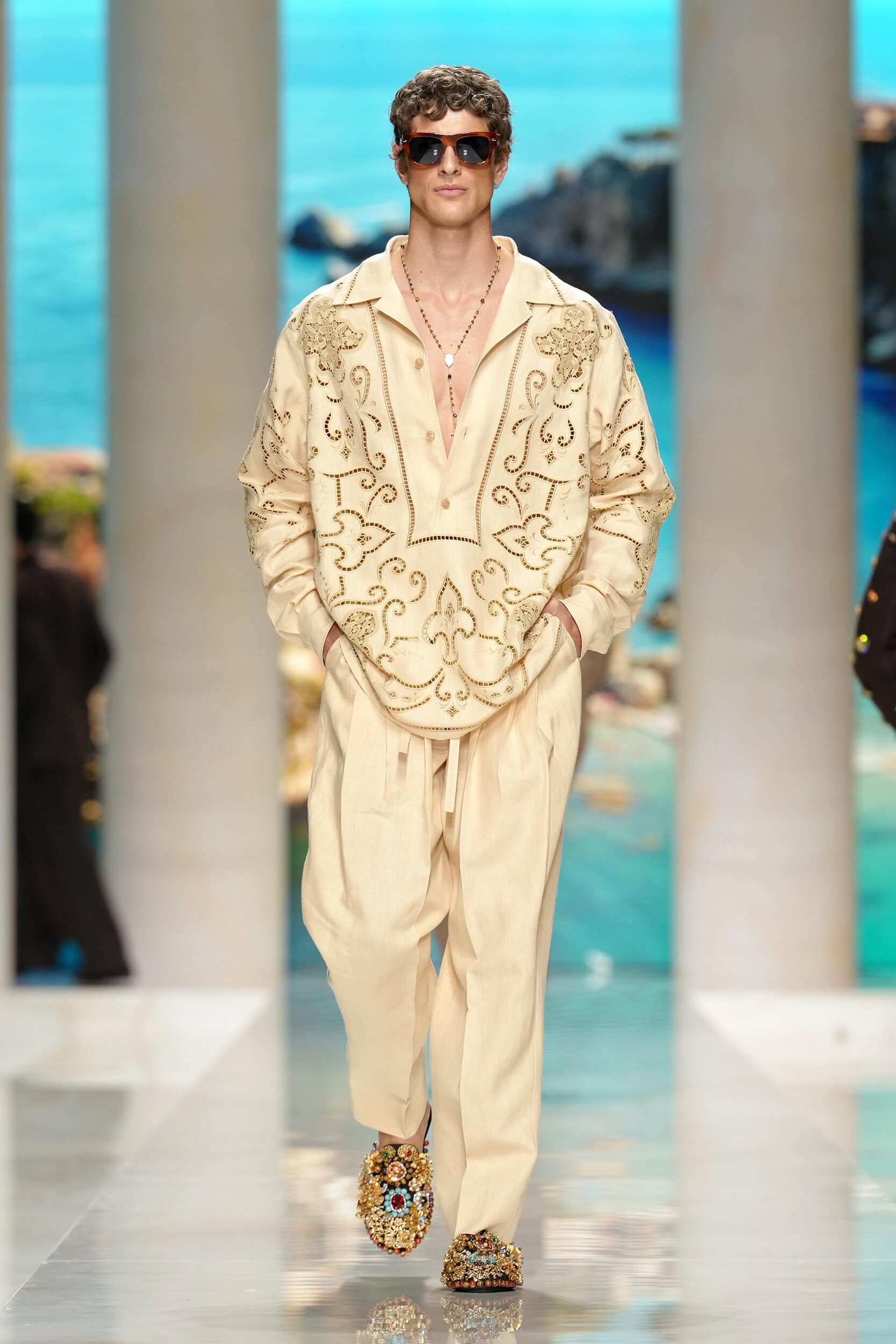 Look 30