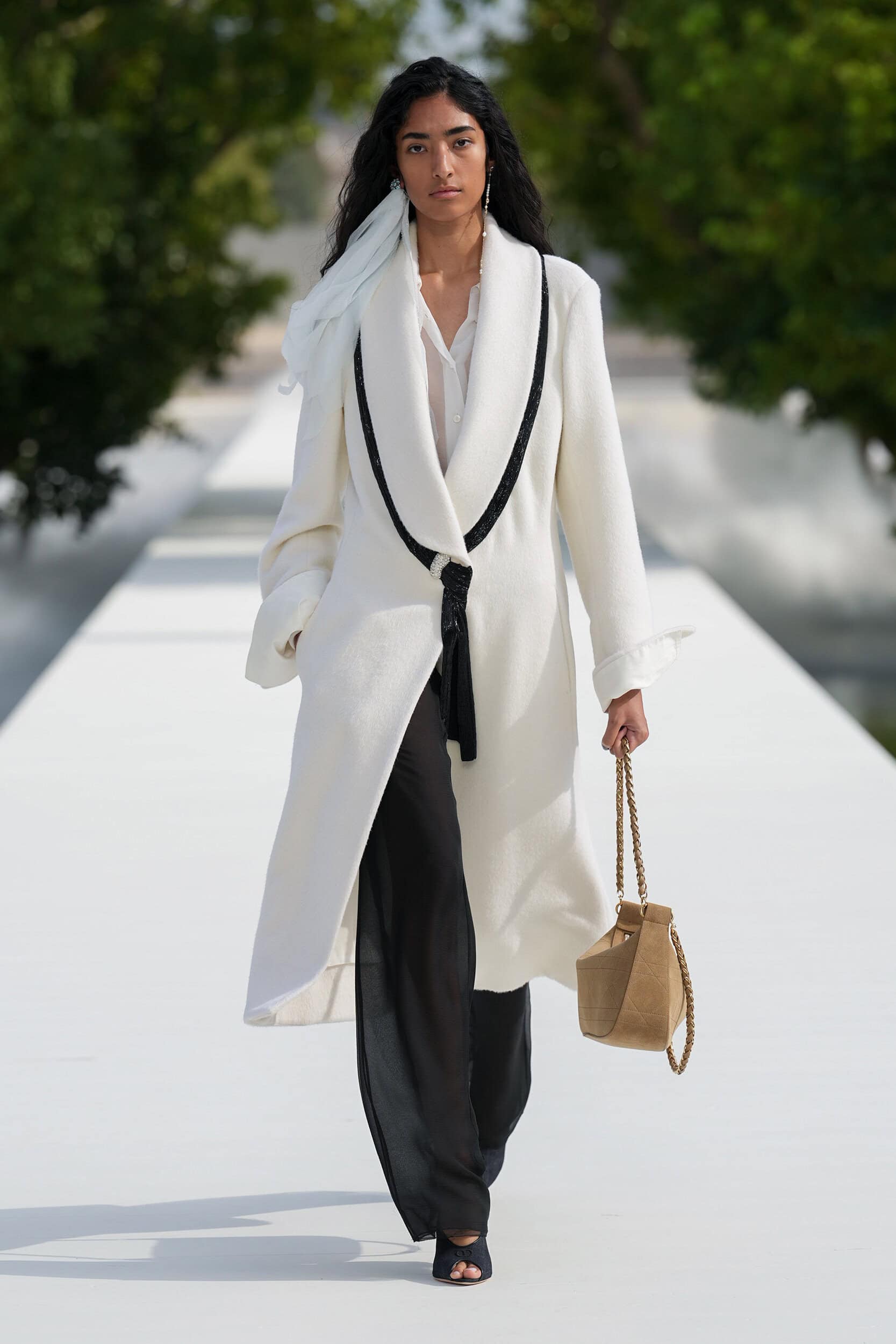 Look 17