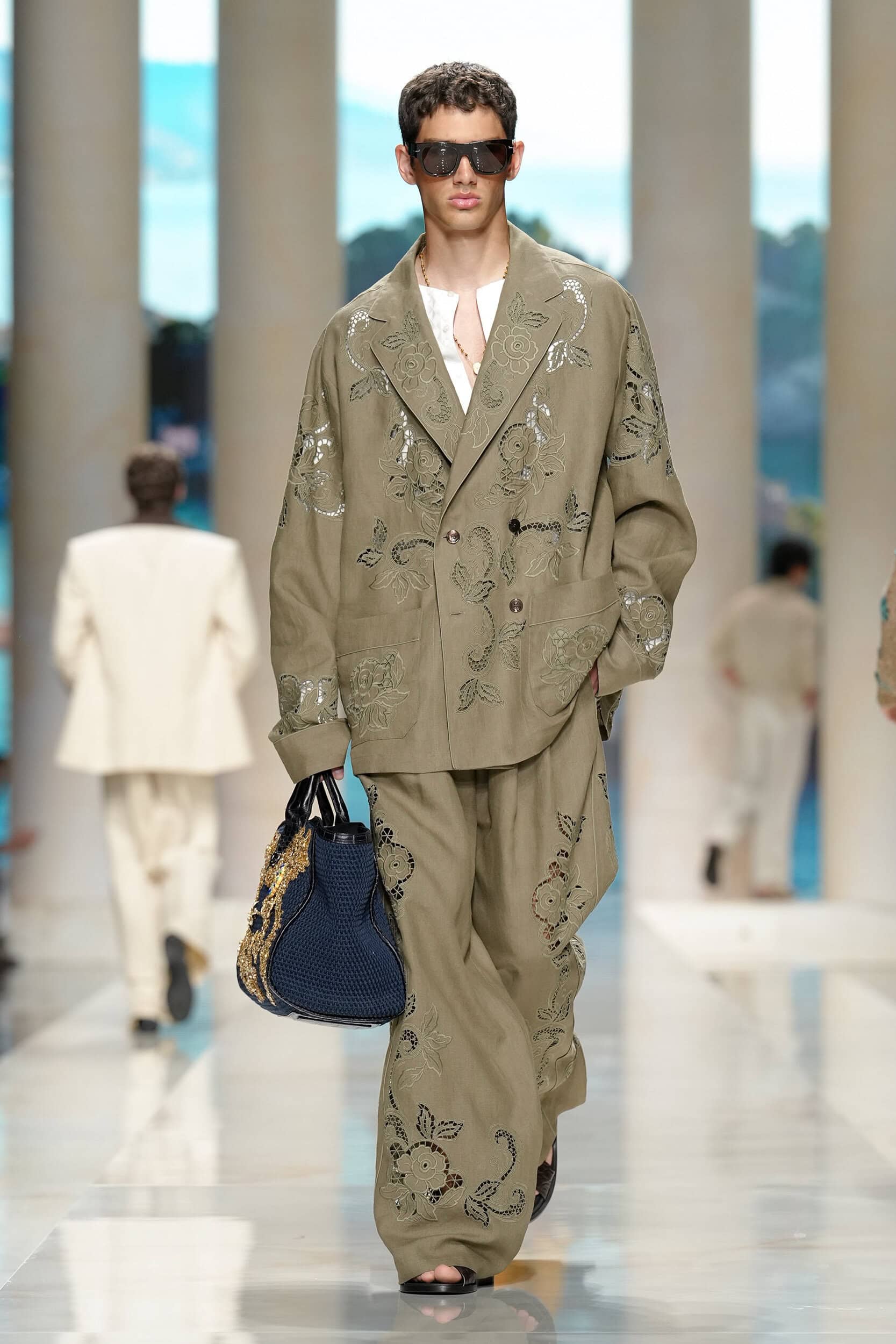 Look 49