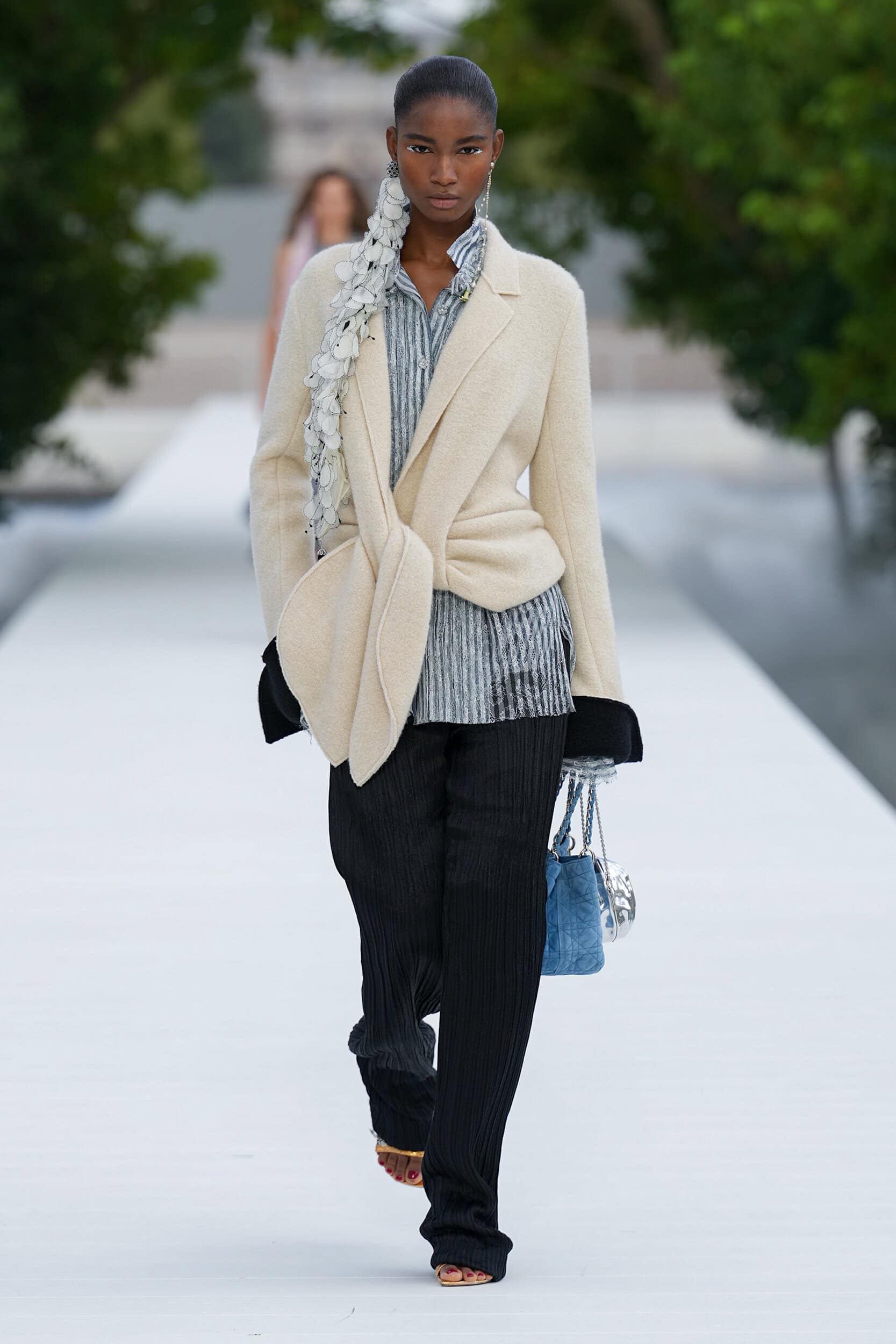 Look 37