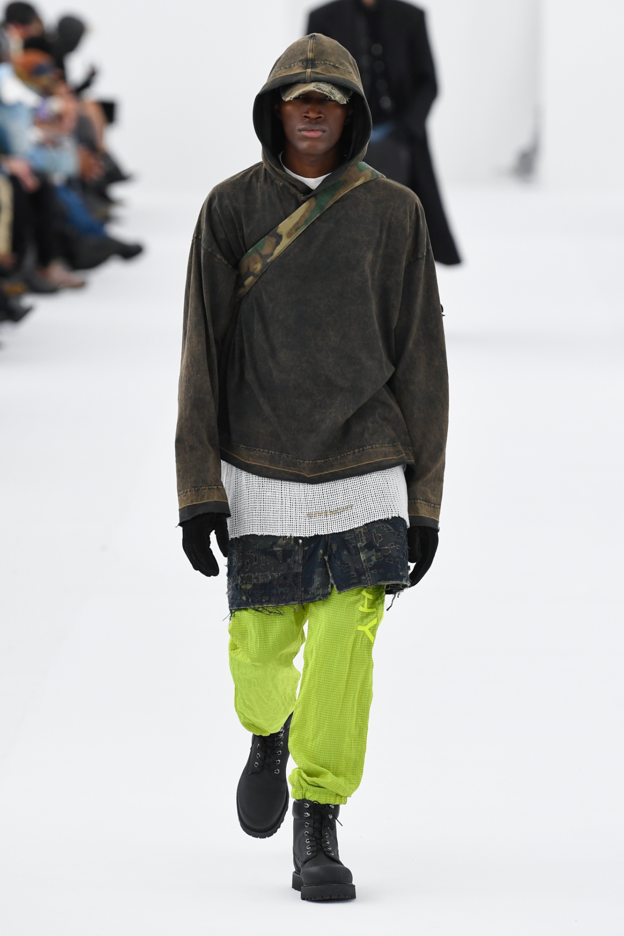 Look 10