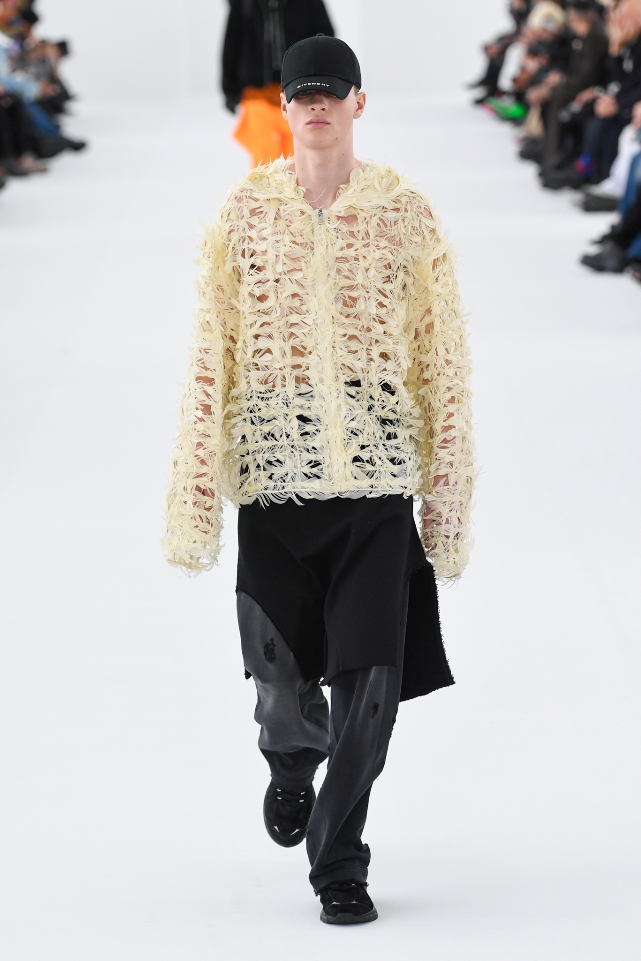 Look 16