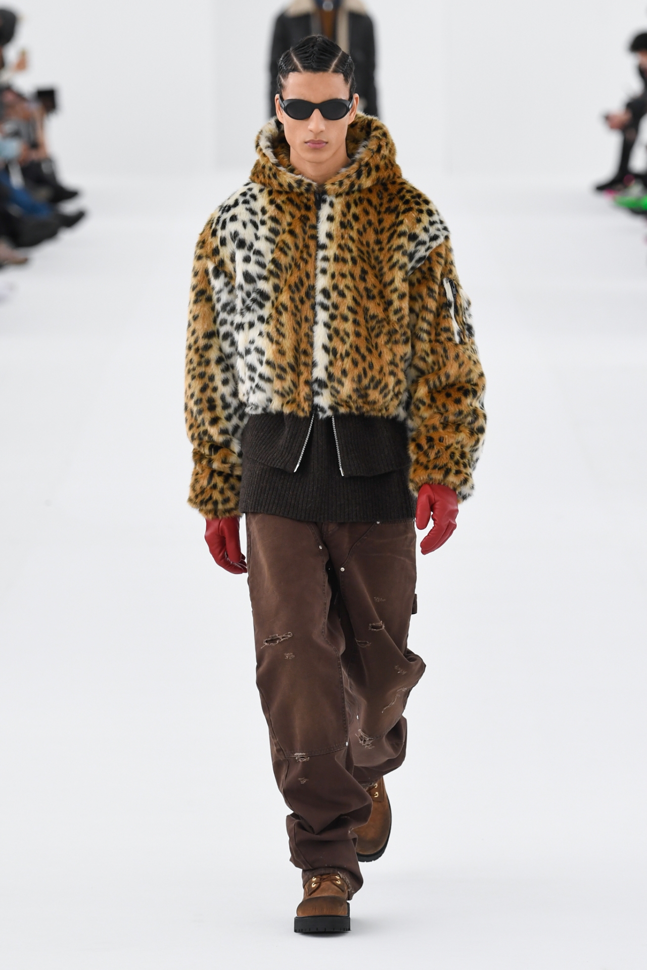 Look 32