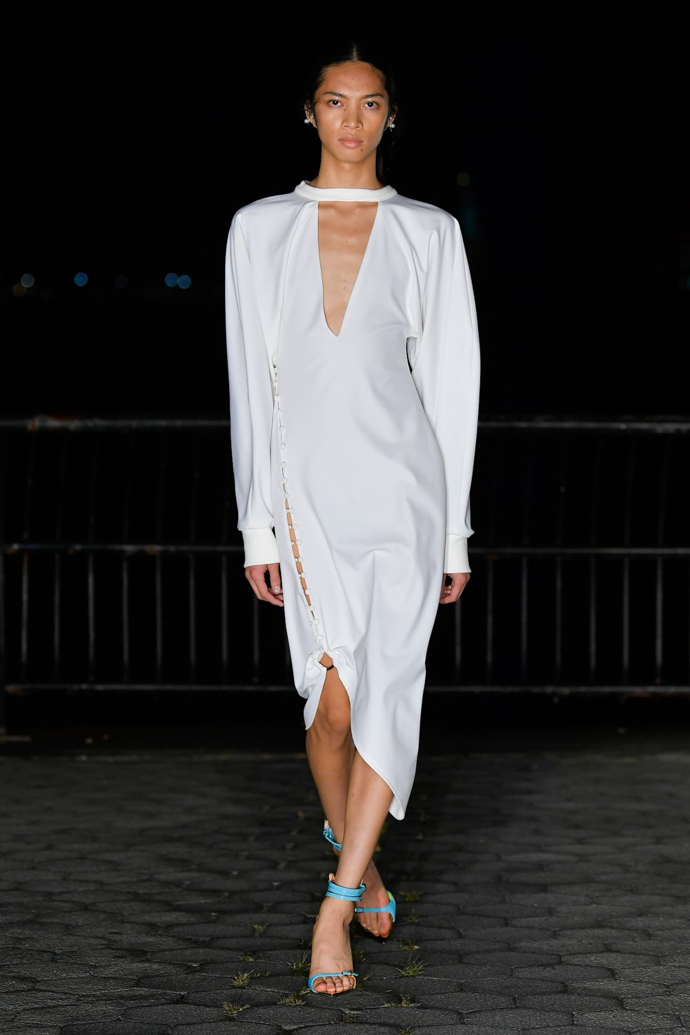 Look 16