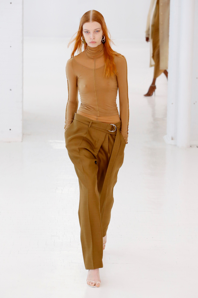 Look 16