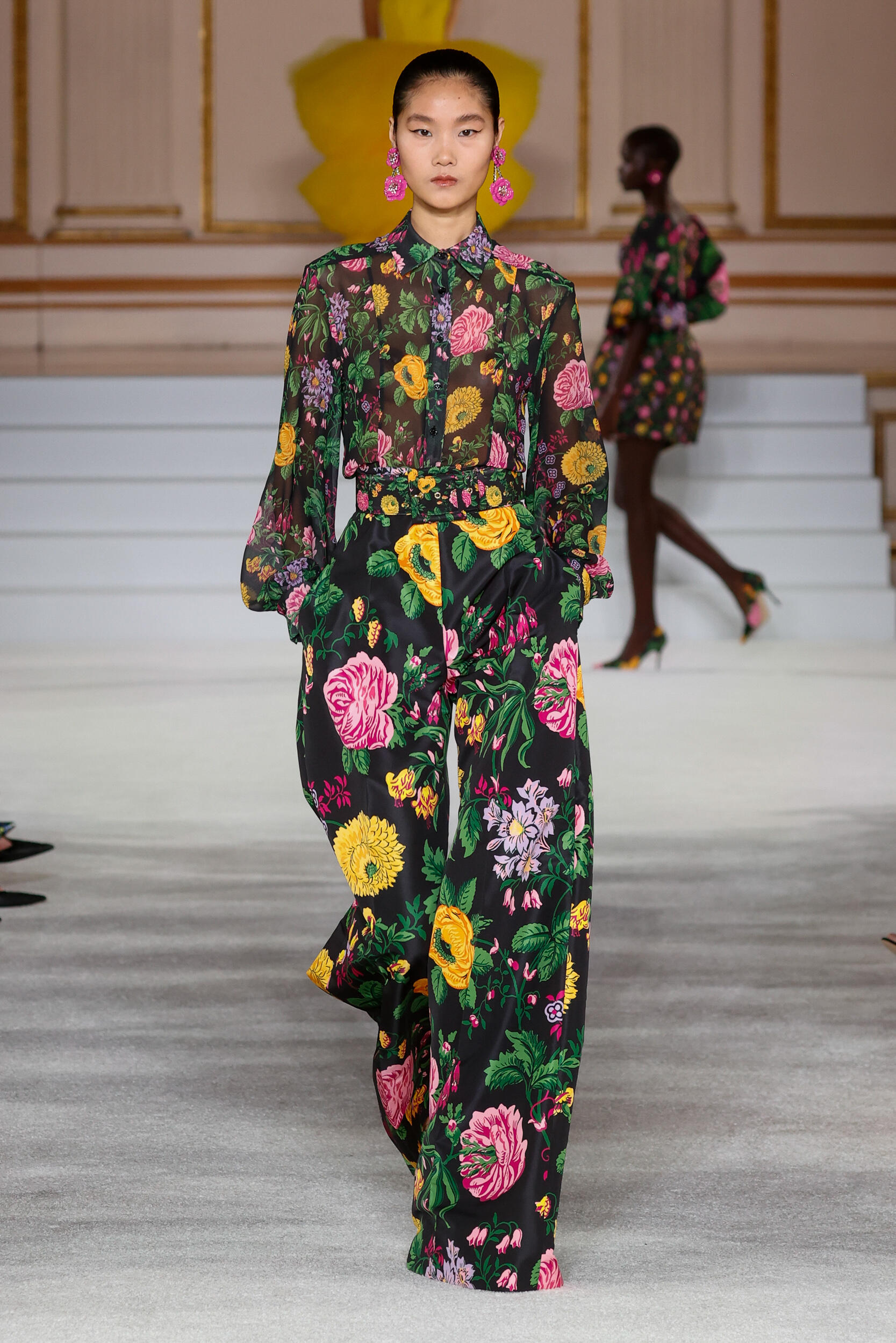 Look 16