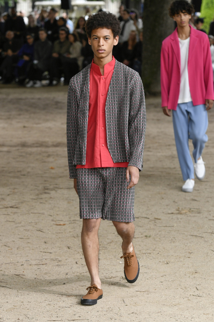 Look 10