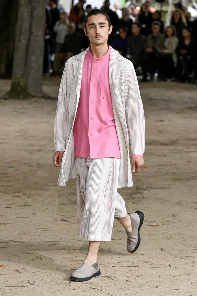 Look 16