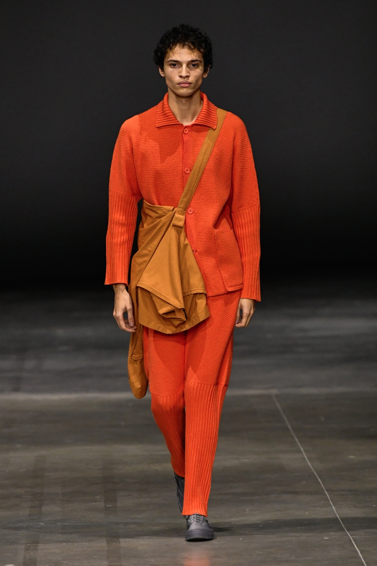Look 18