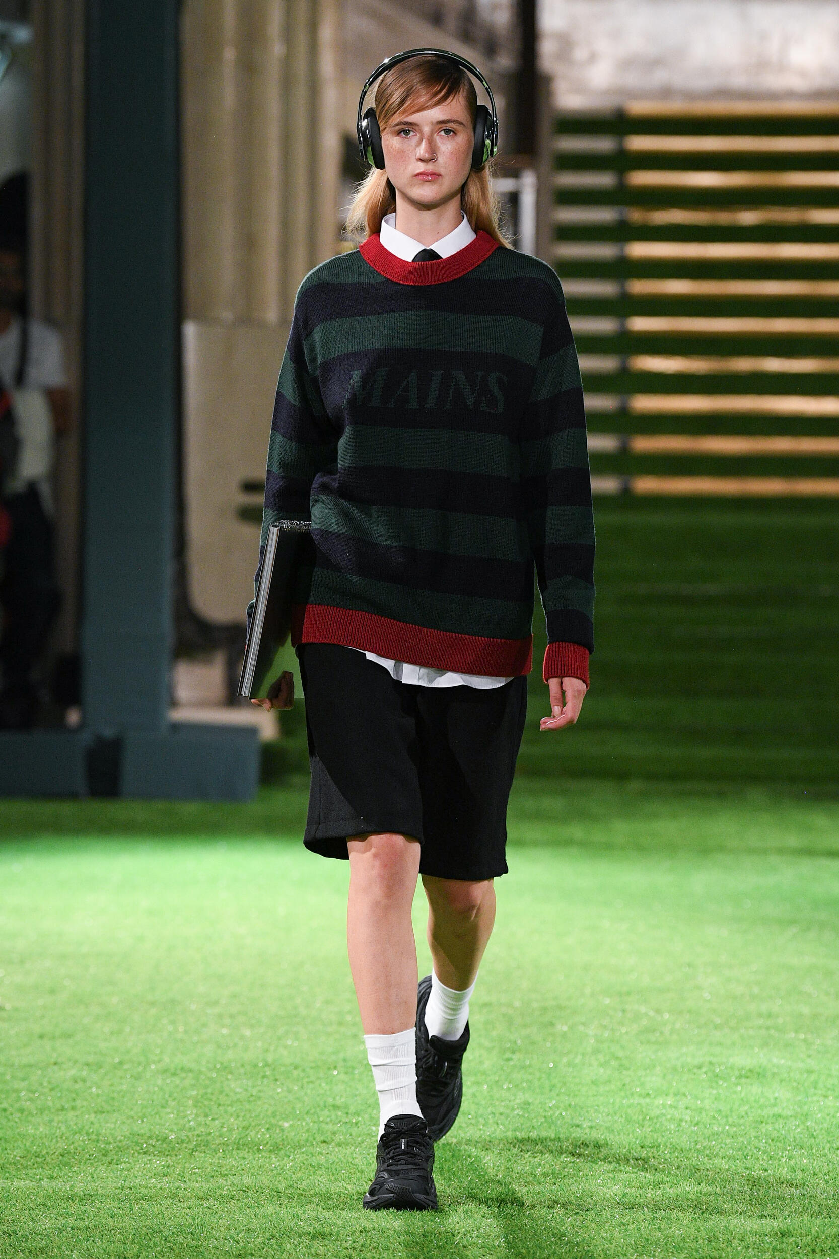 Look 15