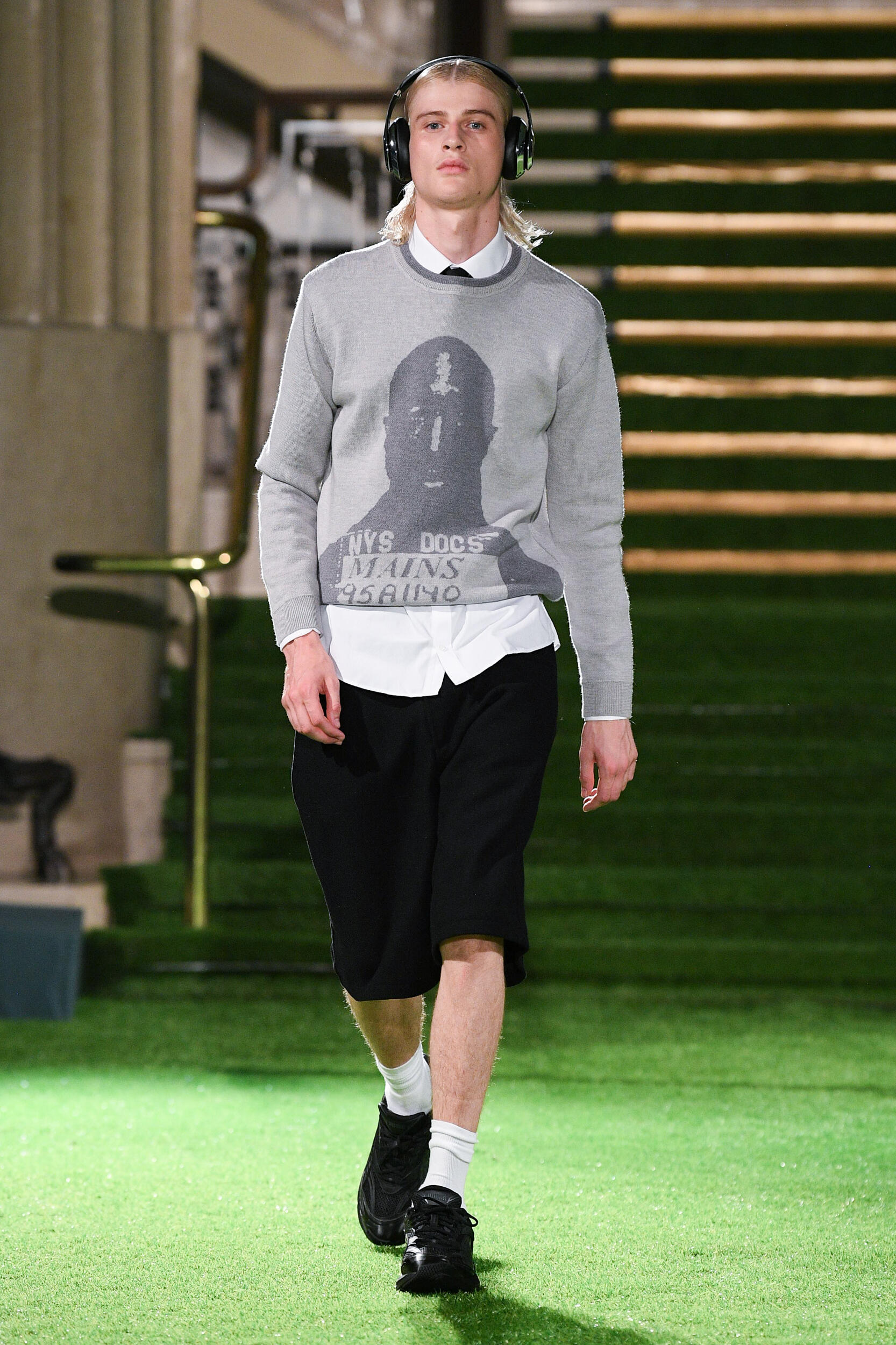 Look 16