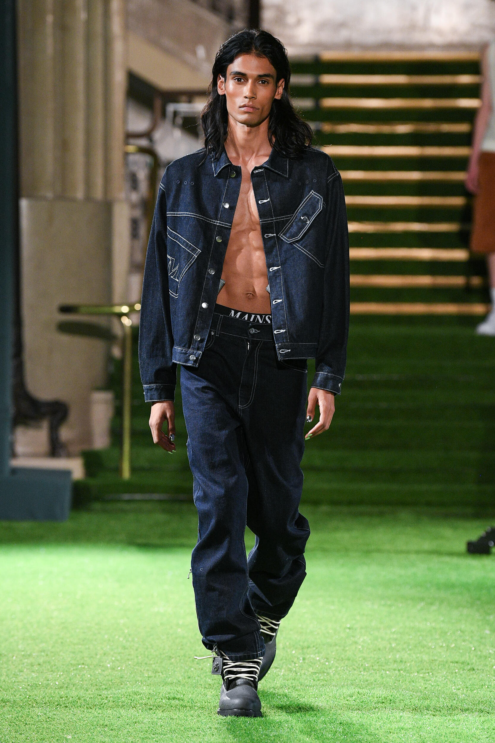 Look 25