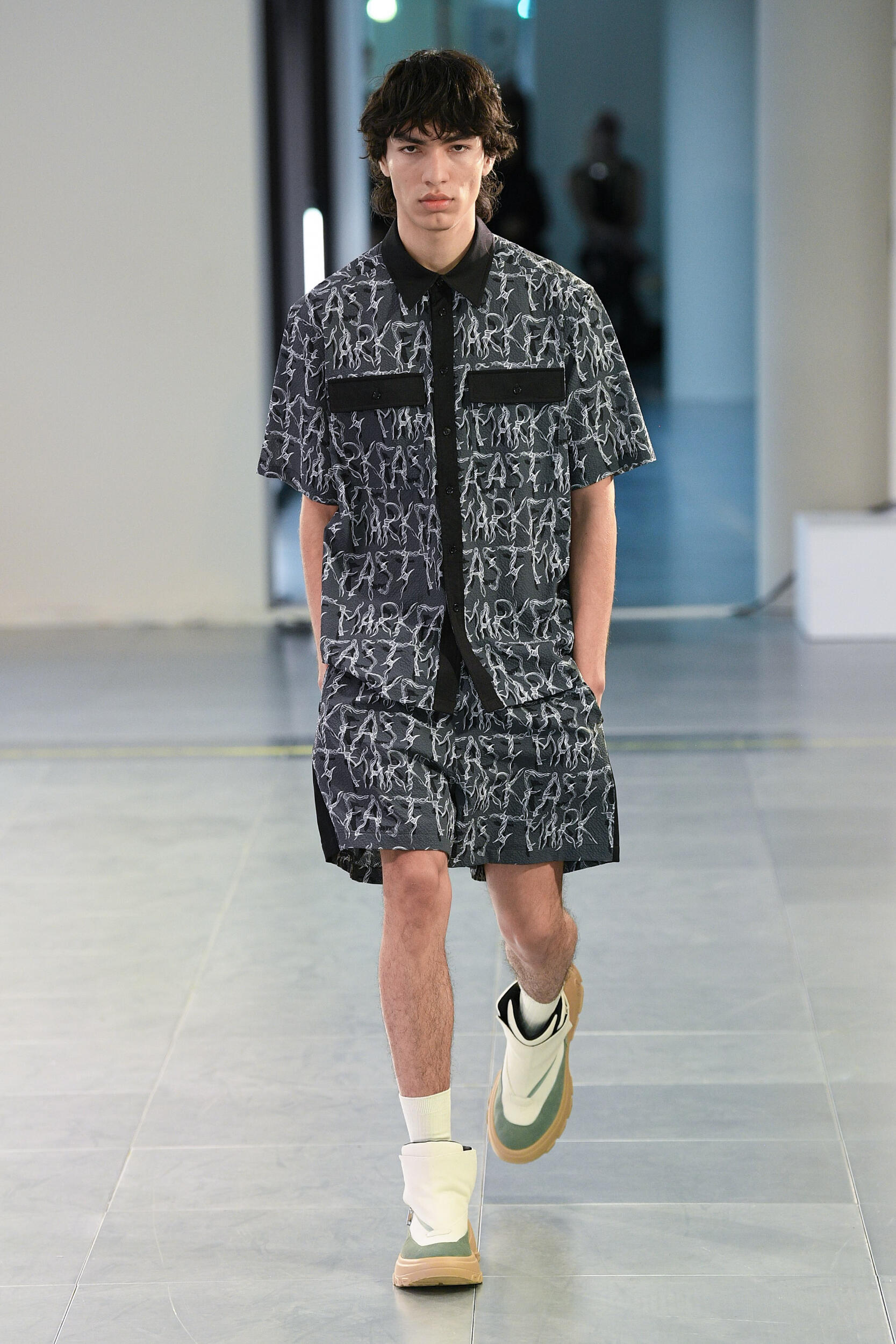 Look 15
