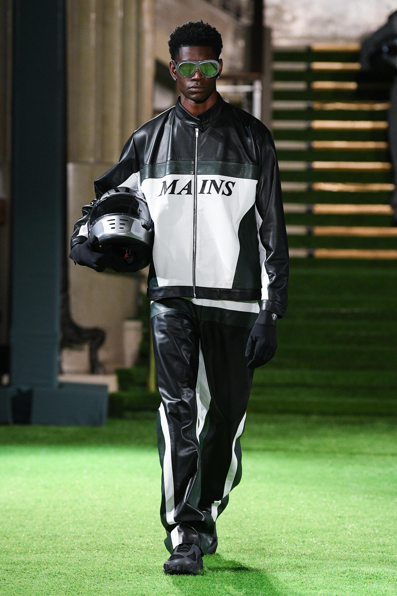 Look 32