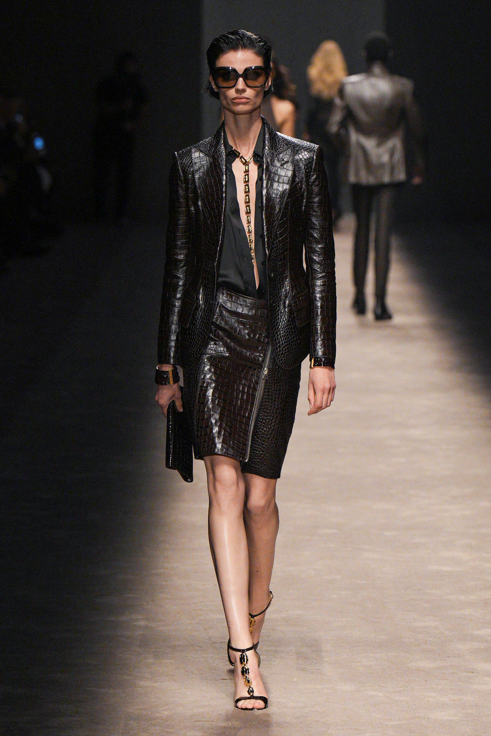 Look 15