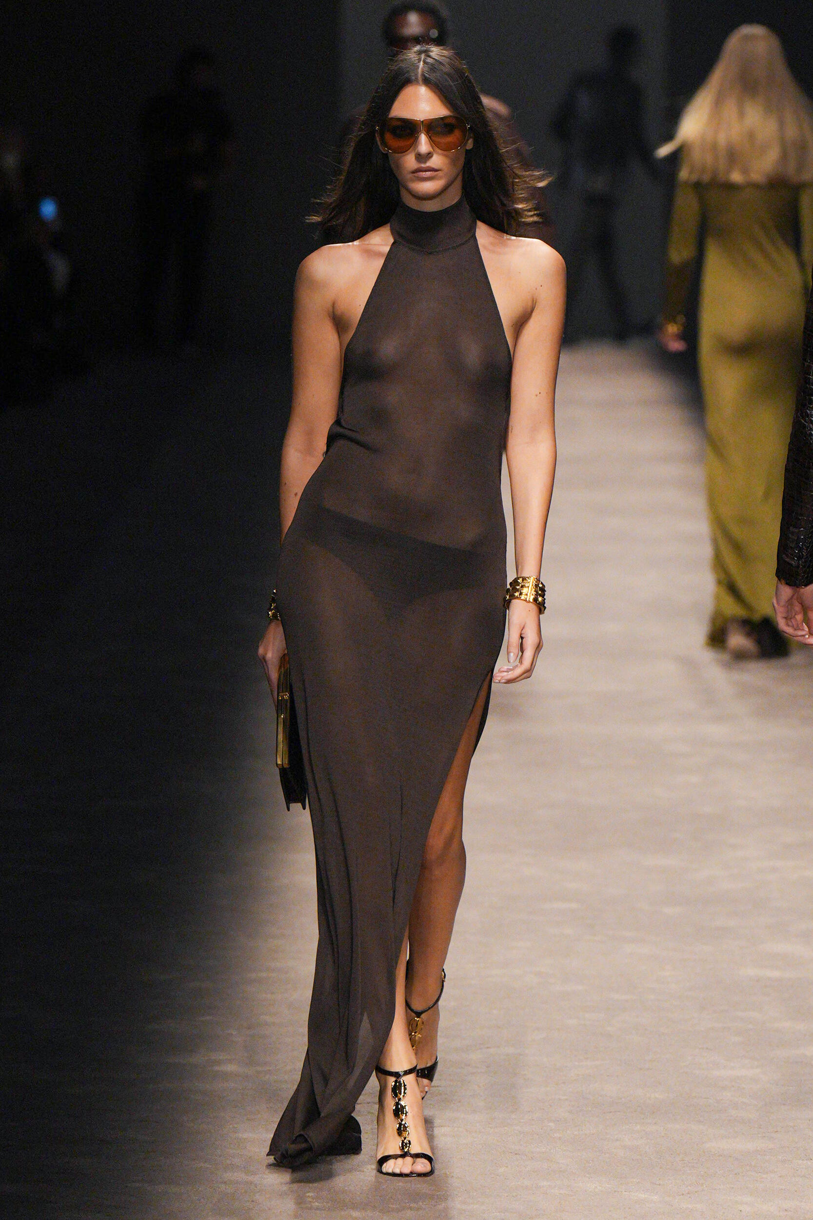 Look 16