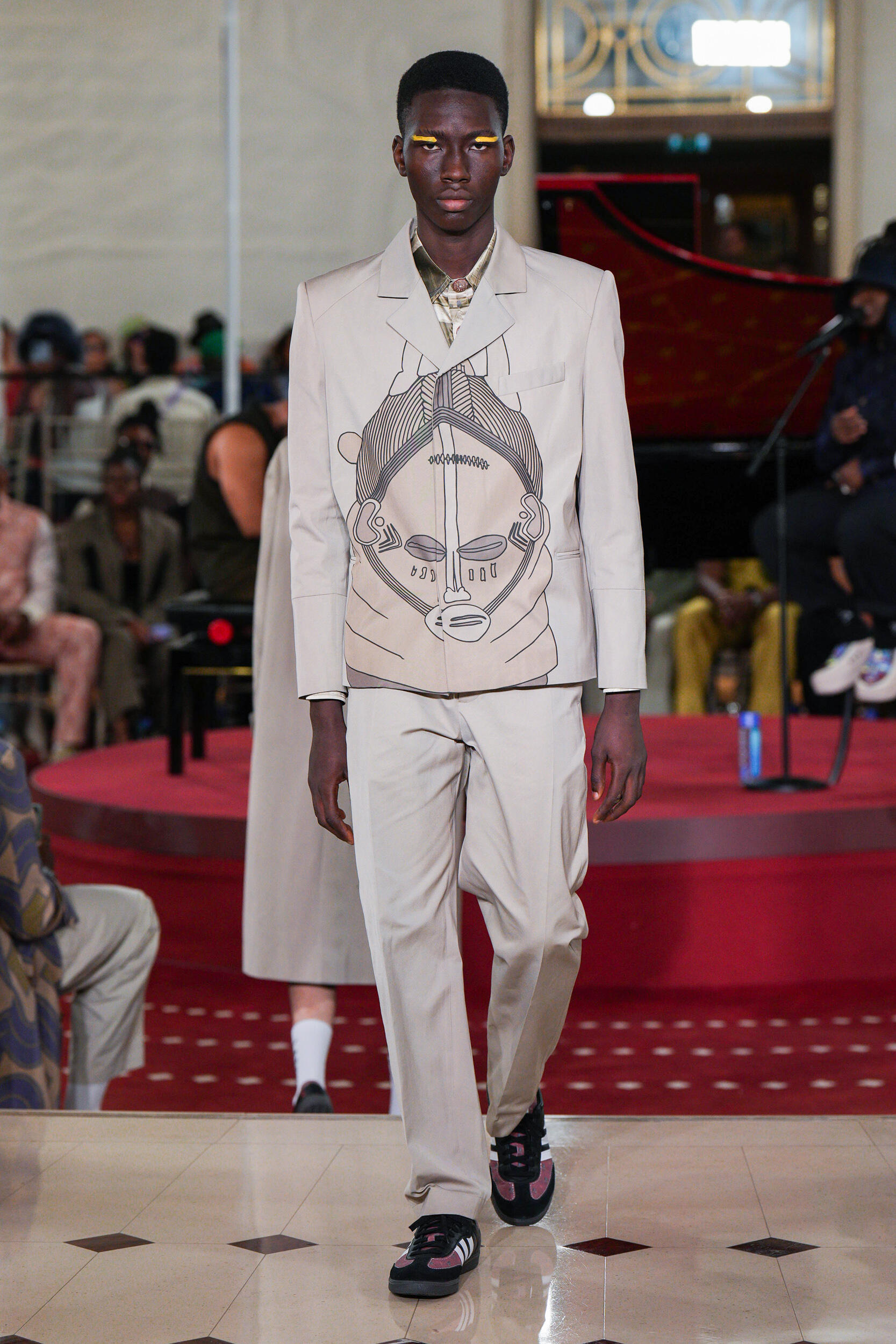 Look 8