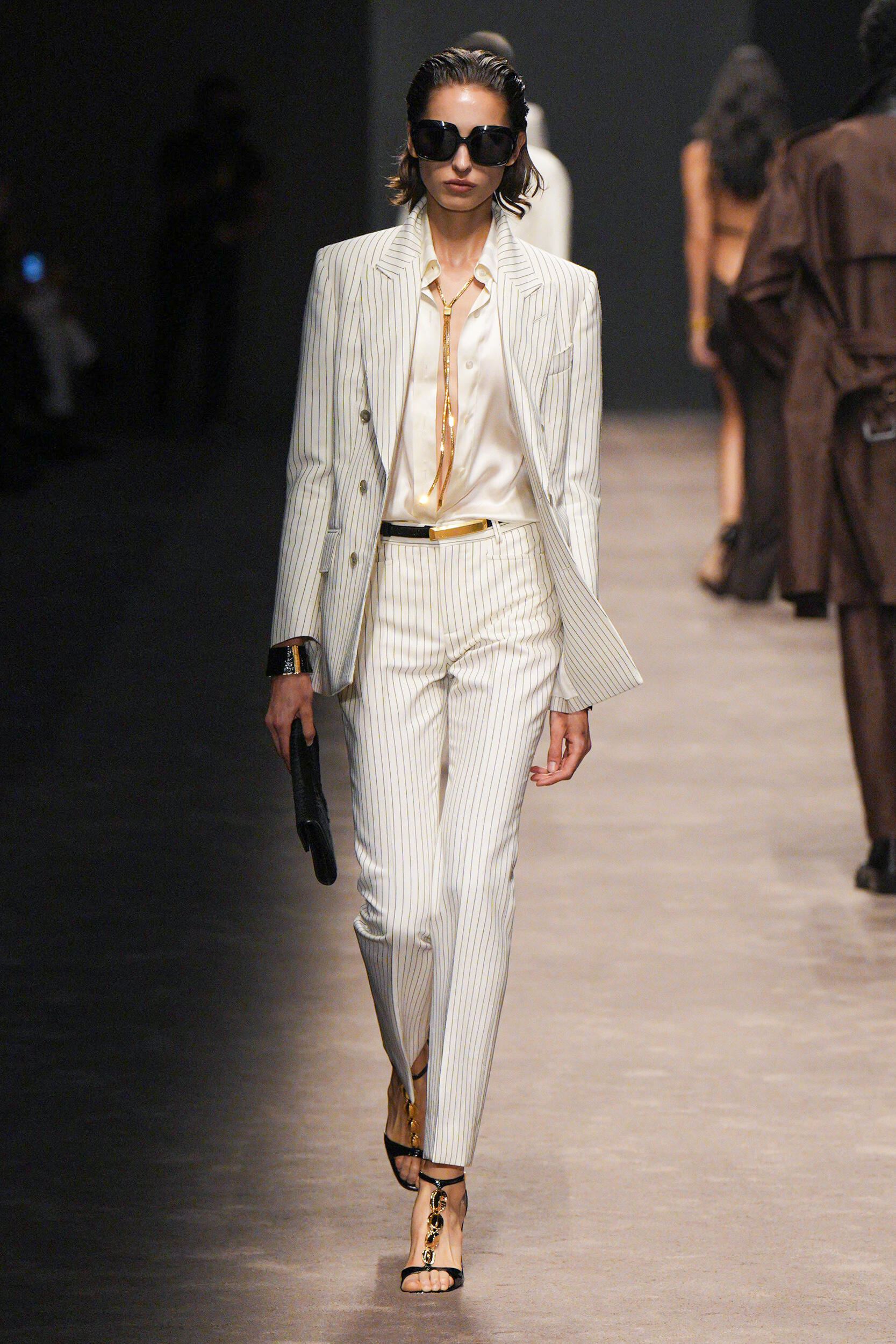 Look 19