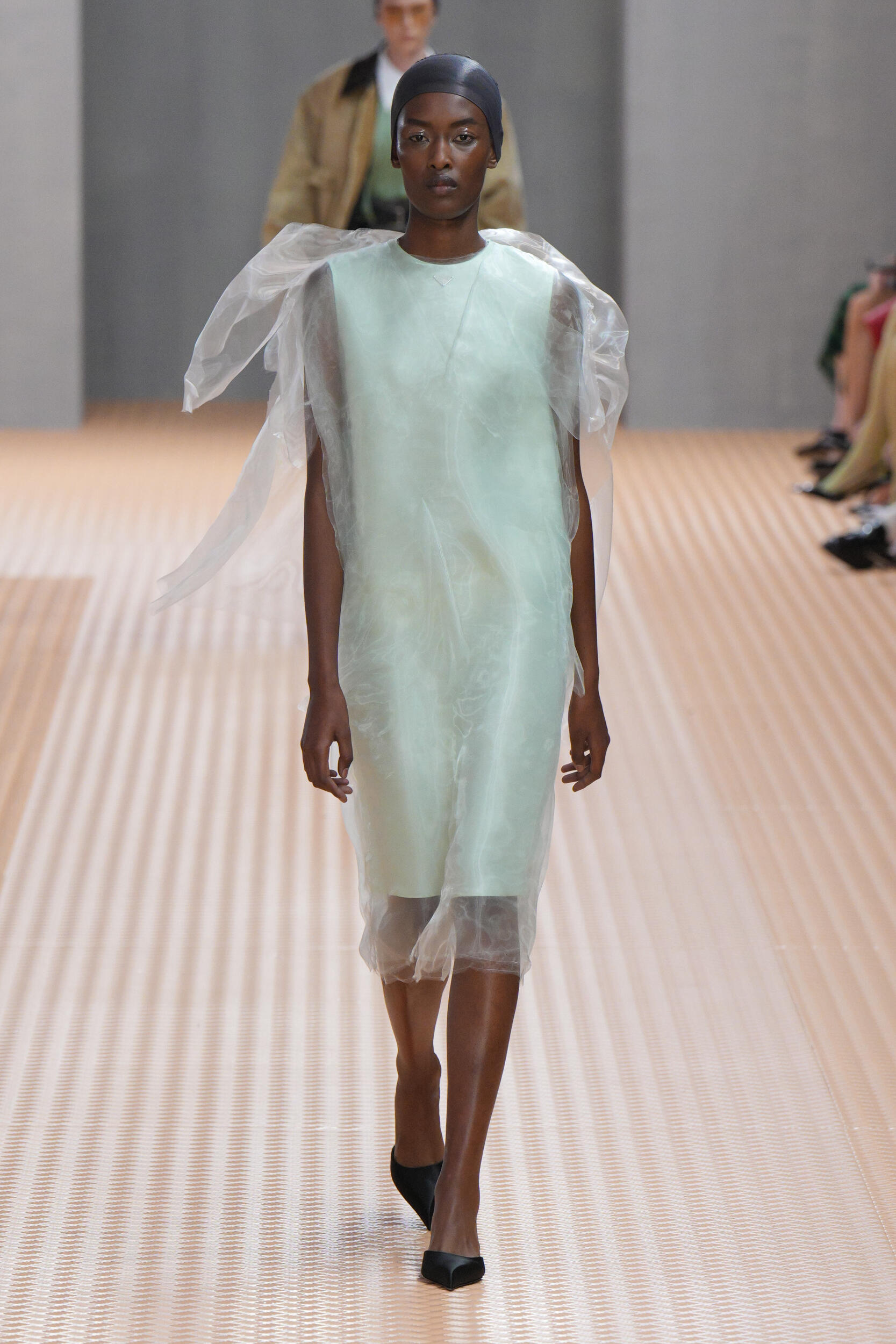 Look 16