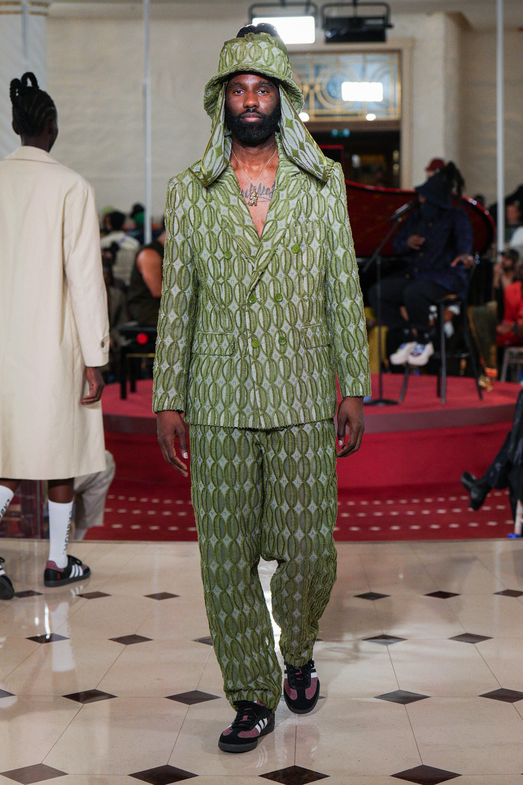 Look 12