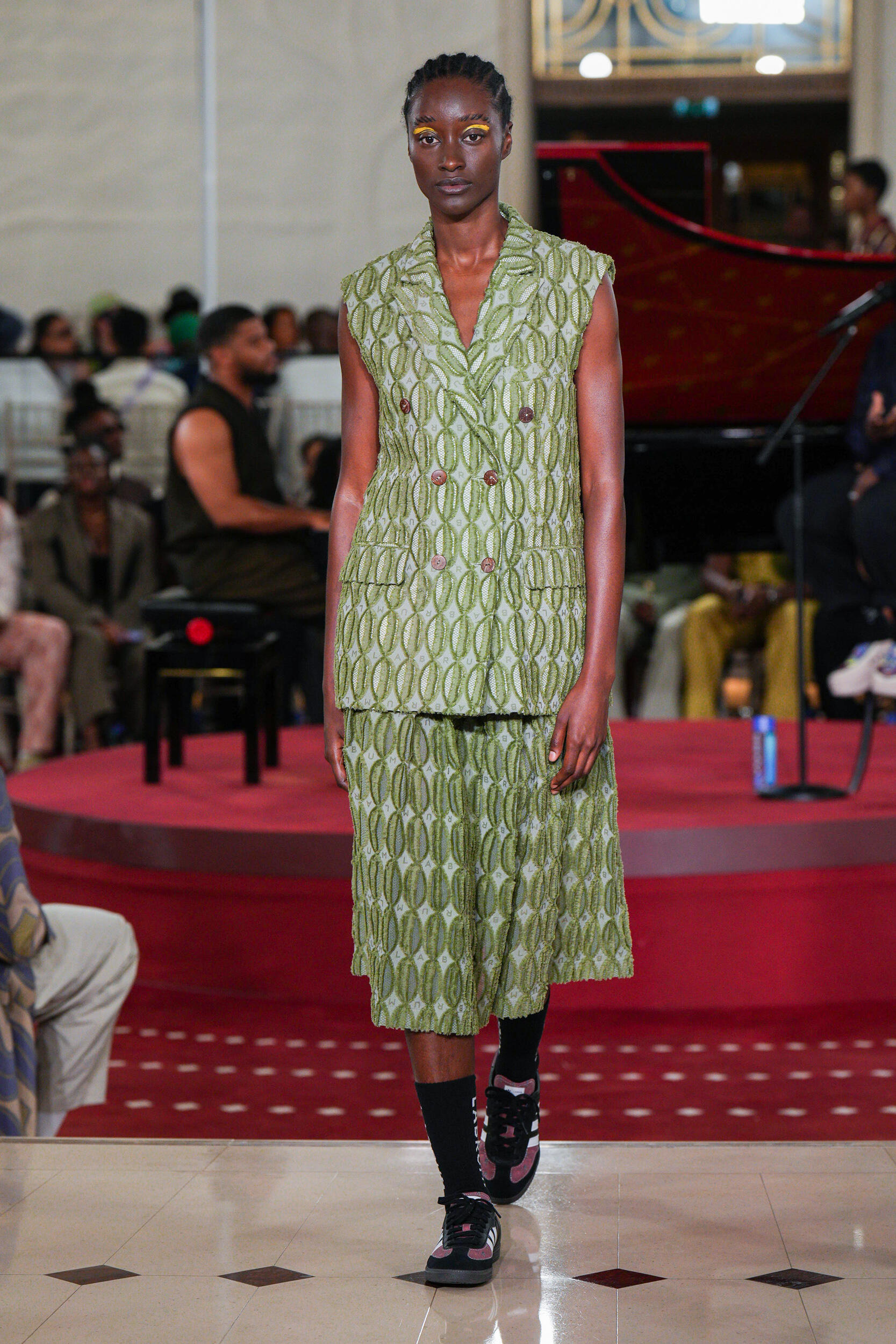 Look 13