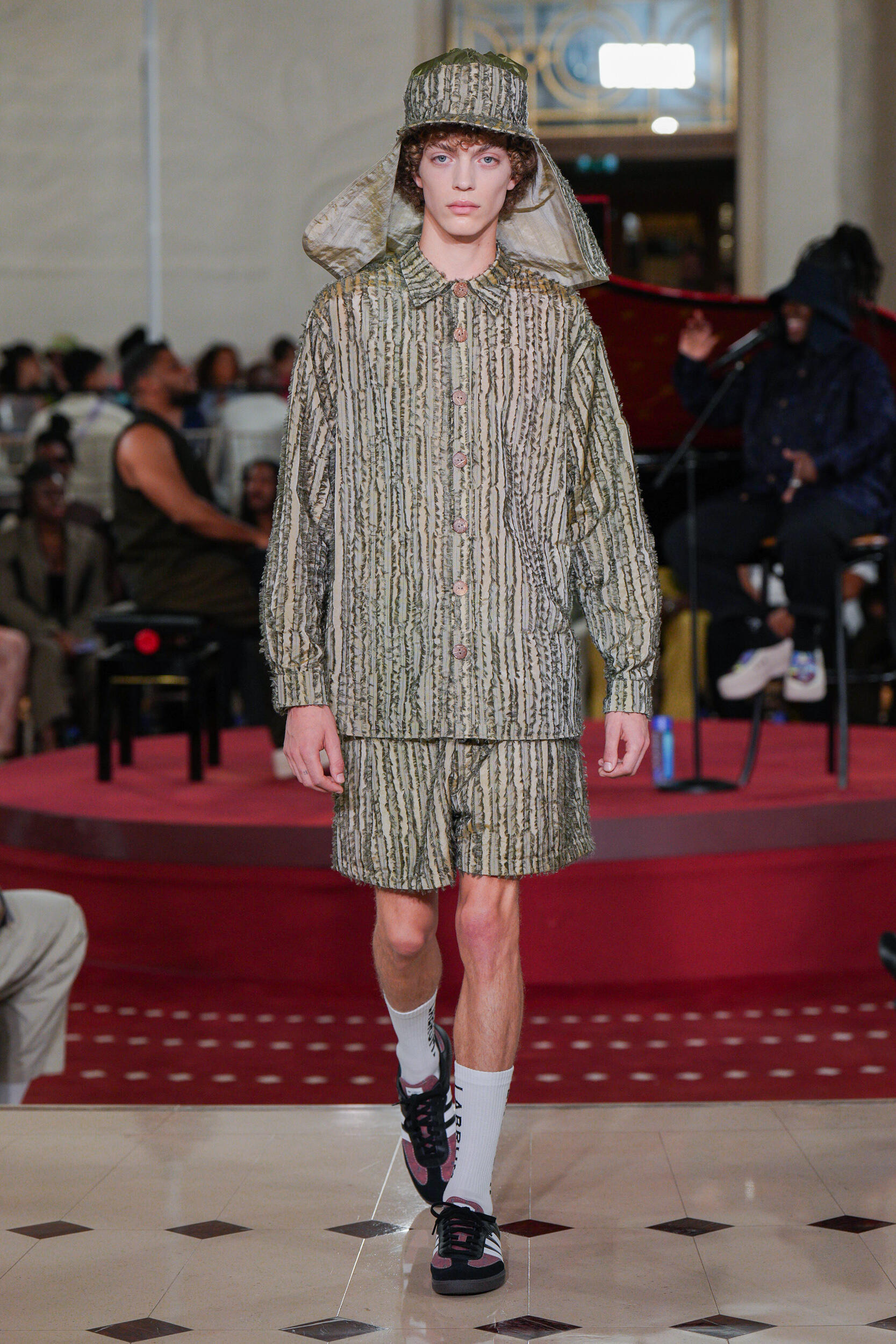 Look 15