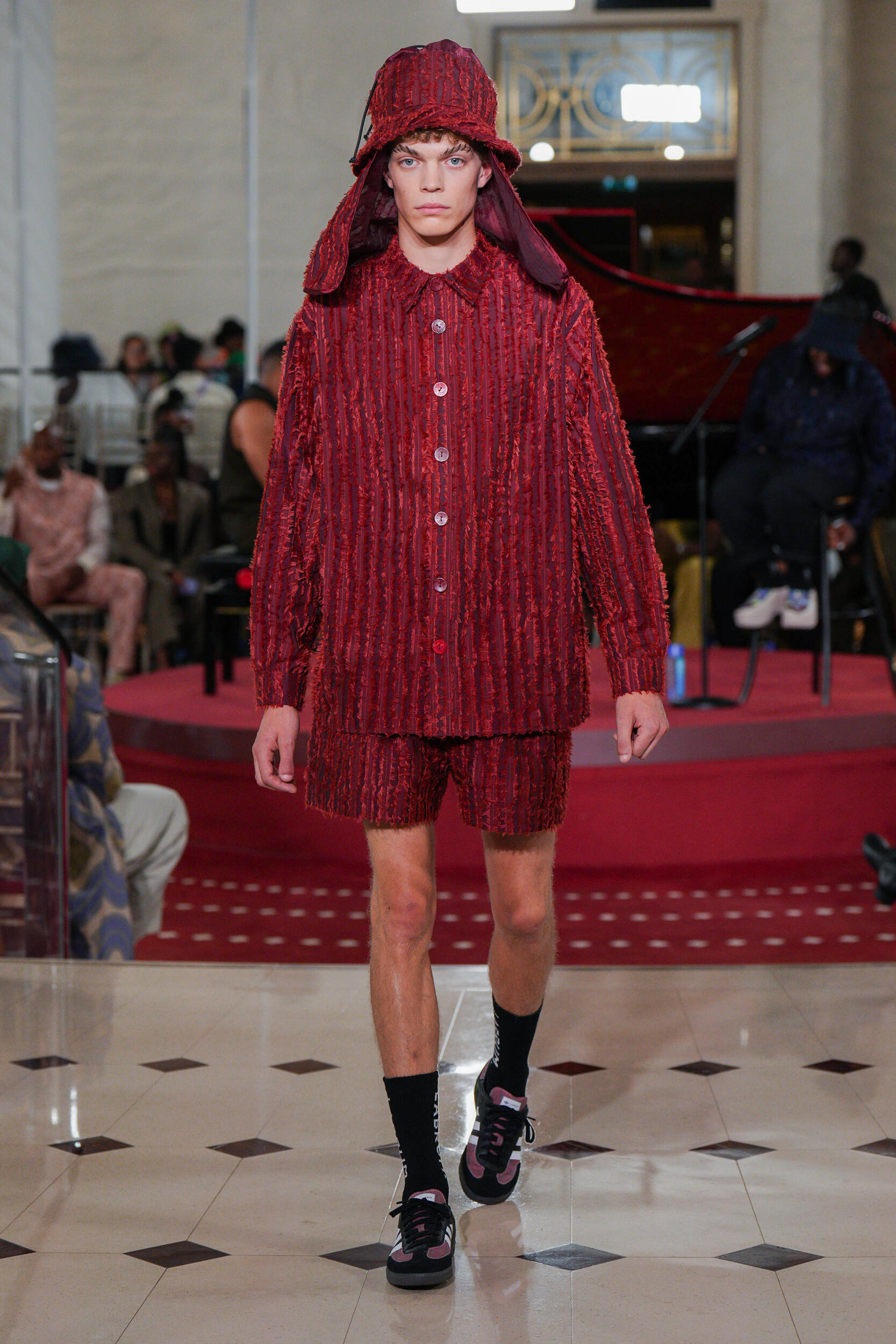Look 16