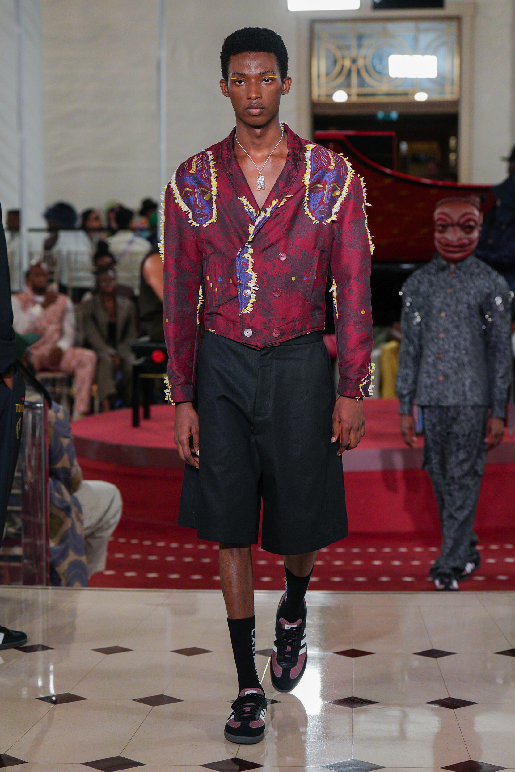 Look 18