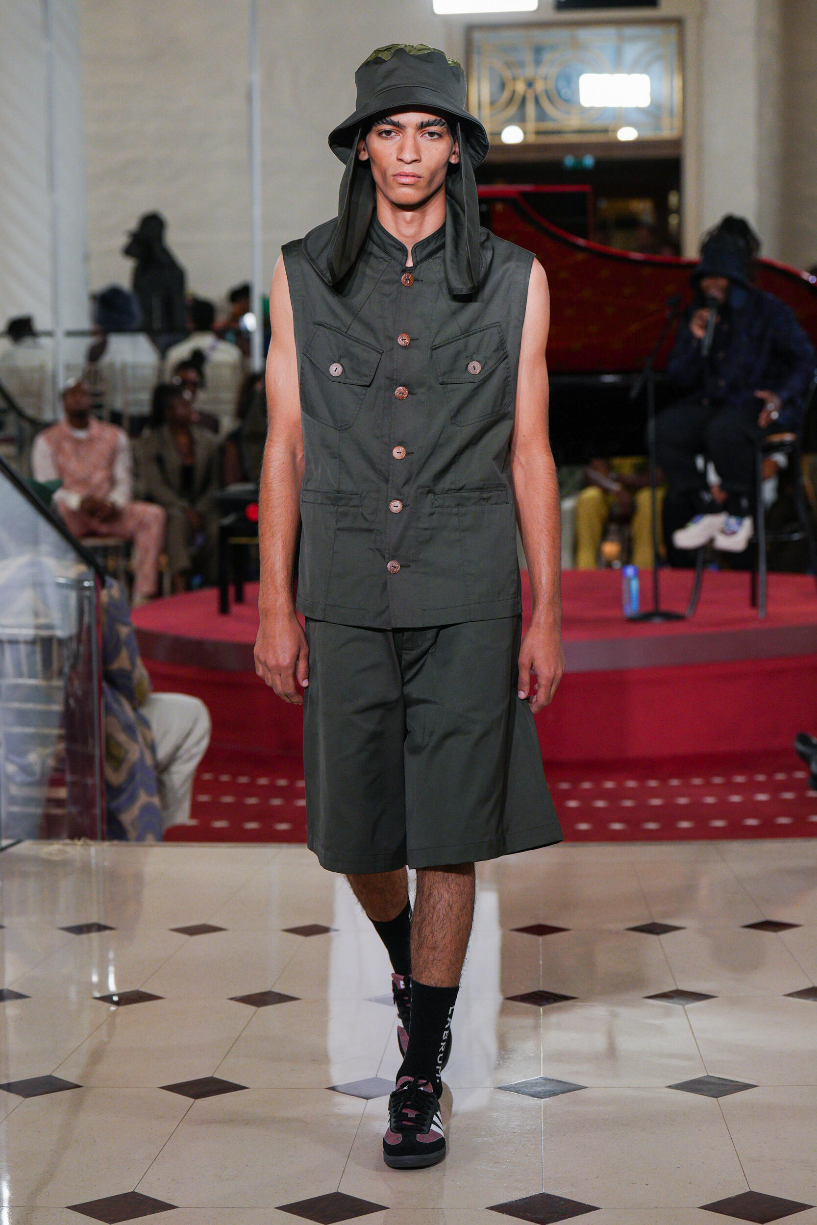 Look 28