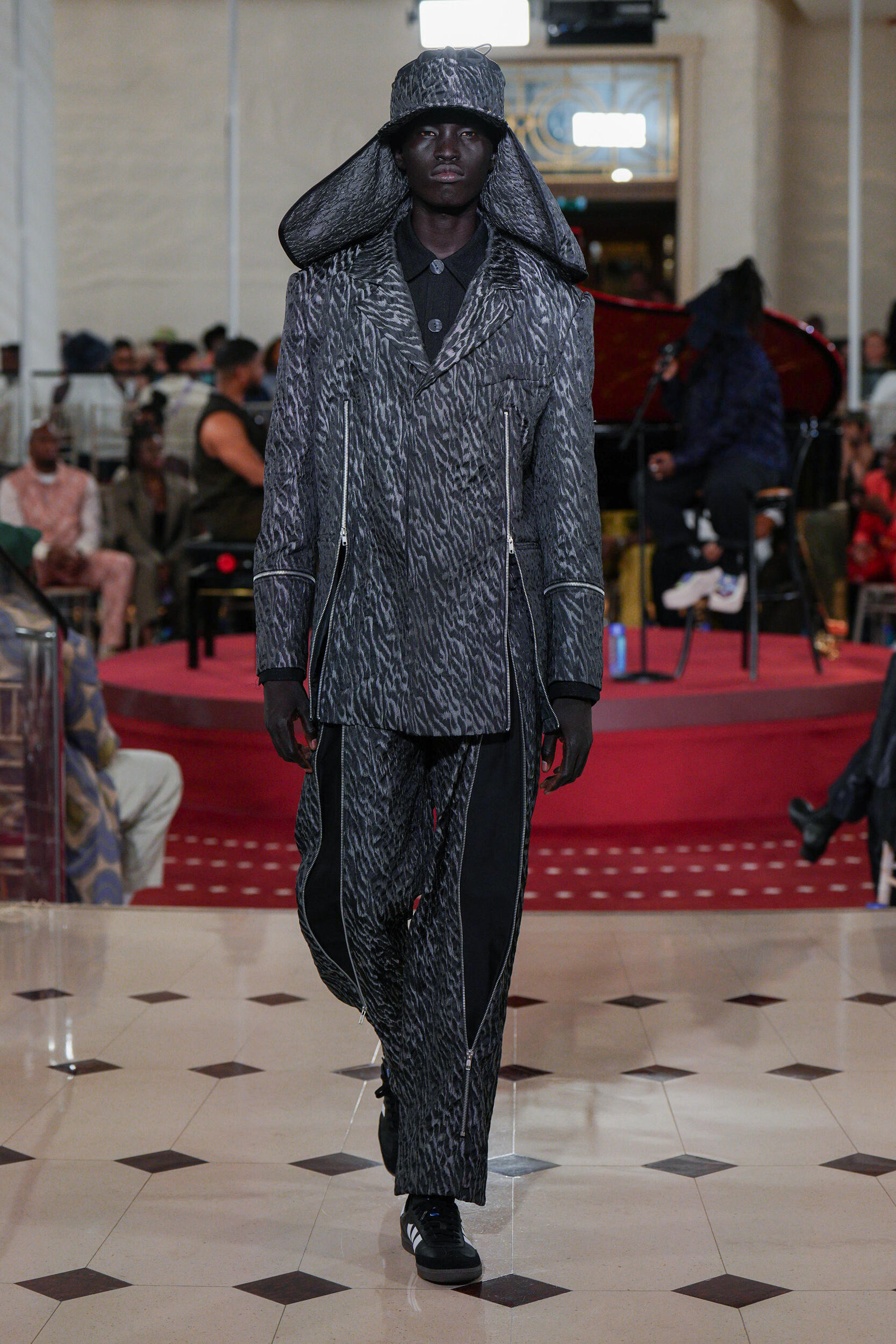 Look 32