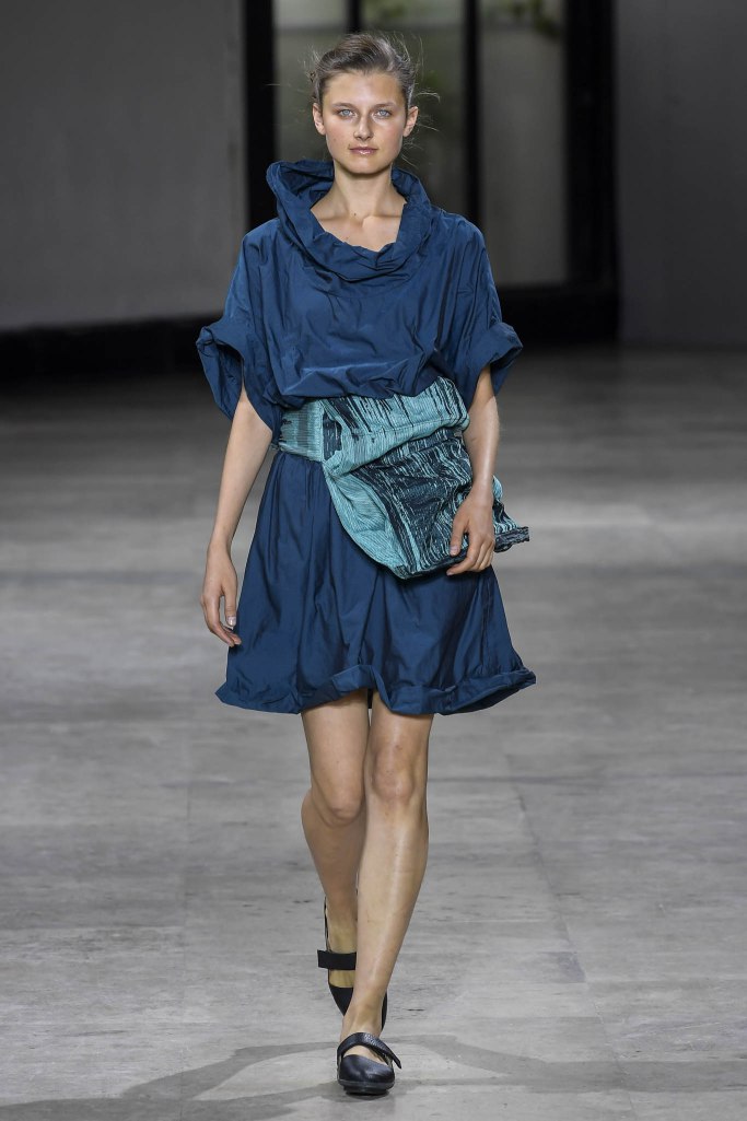 Look 16